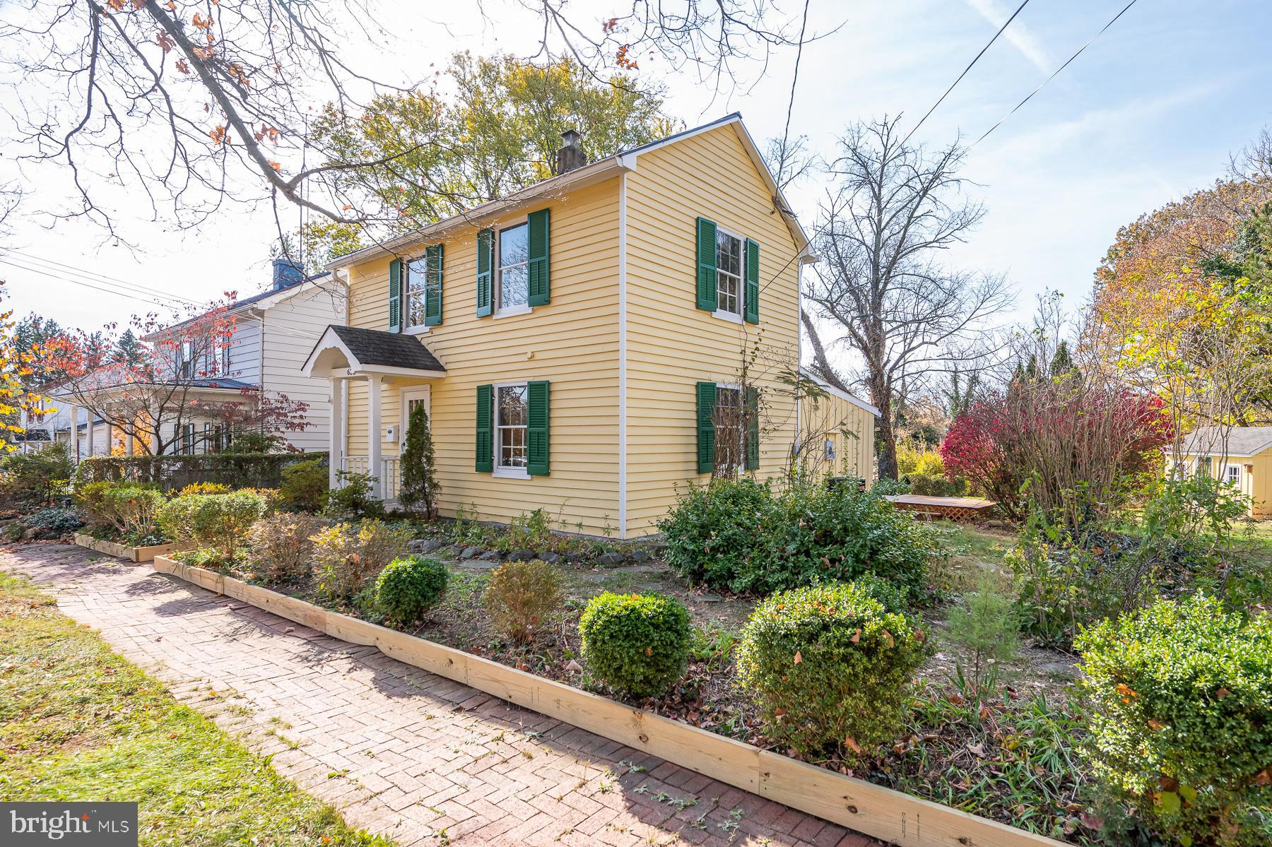 CHARLES TOWN CORPORATION - Residential Lease