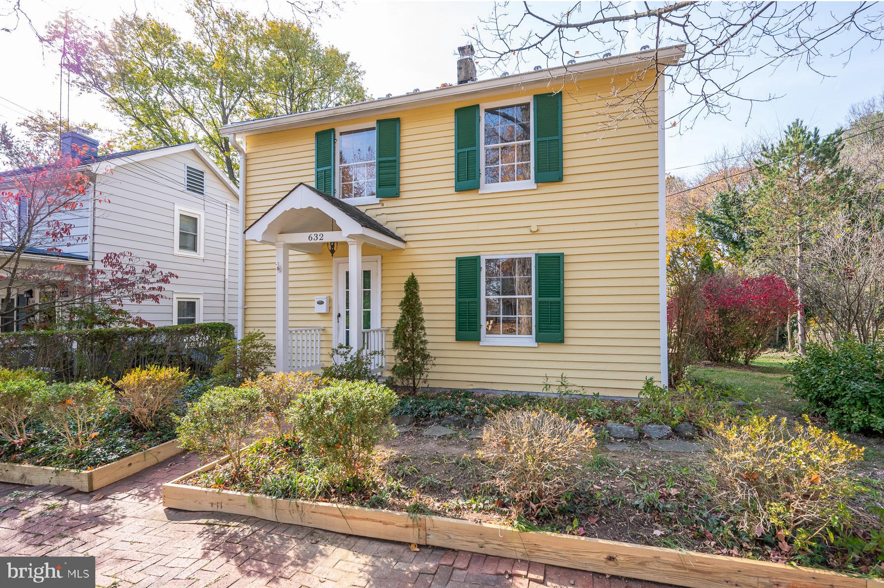 CHARLES TOWN CORPORATION - Residential Lease