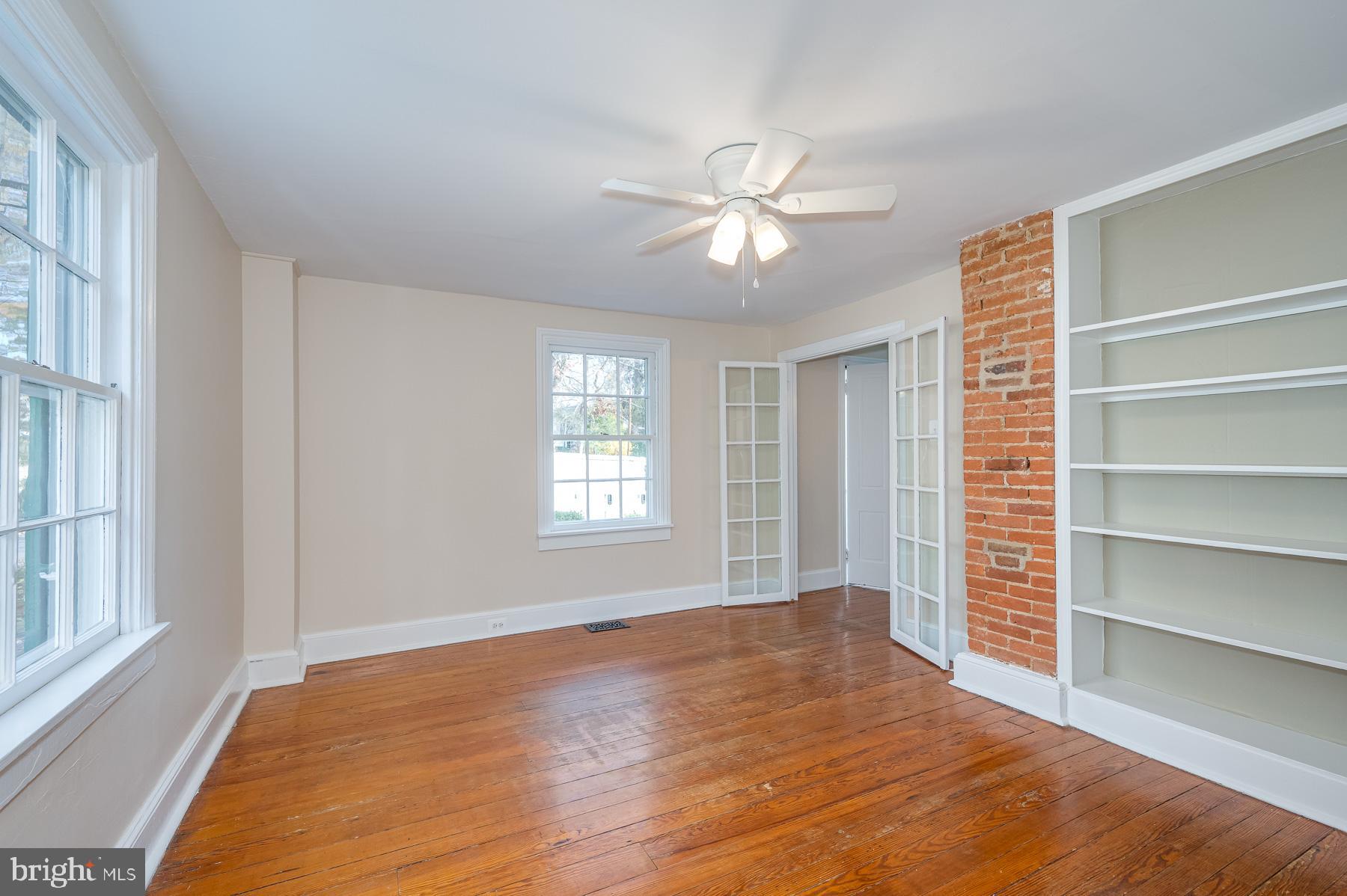 CHARLES TOWN CORPORATION - Residential Lease