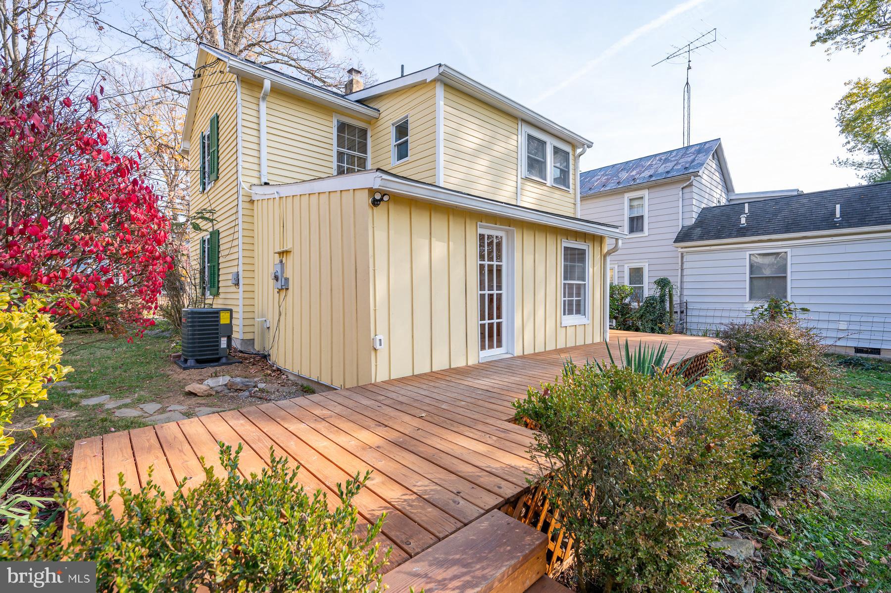 CHARLES TOWN CORPORATION - Residential Lease