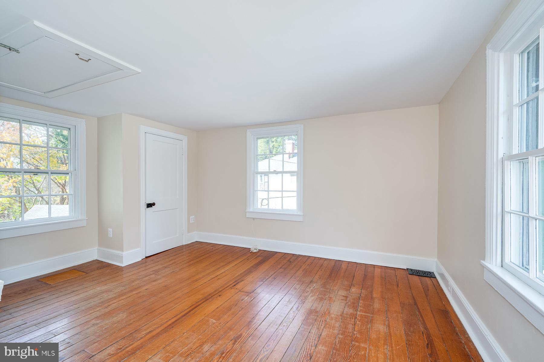 CHARLES TOWN CORPORATION - Residential Lease