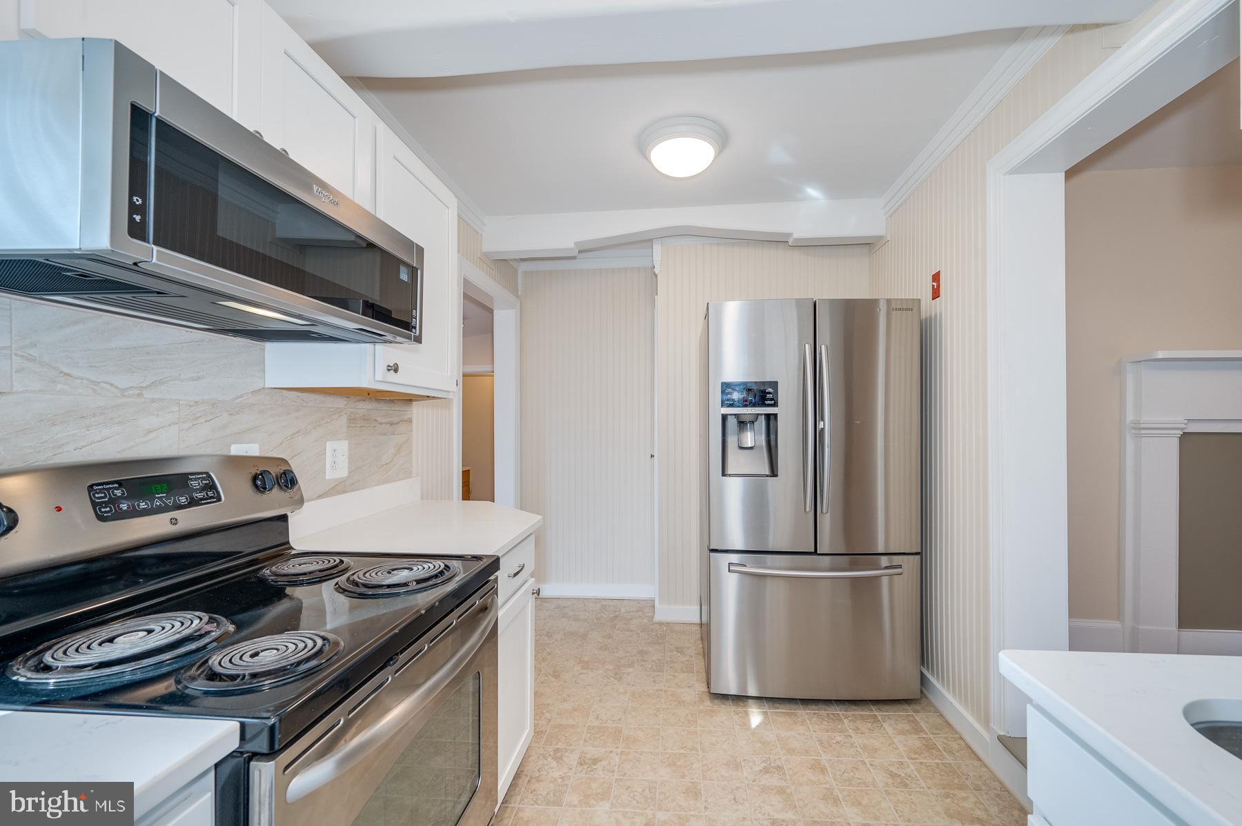 CHARLES TOWN CORPORATION - Residential Lease