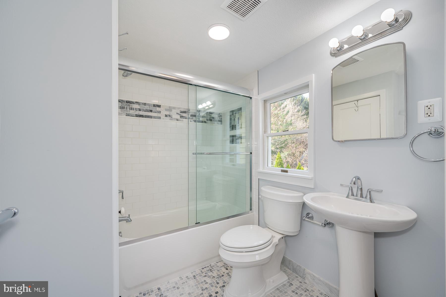 CHARLES TOWN CORPORATION - Residential Lease