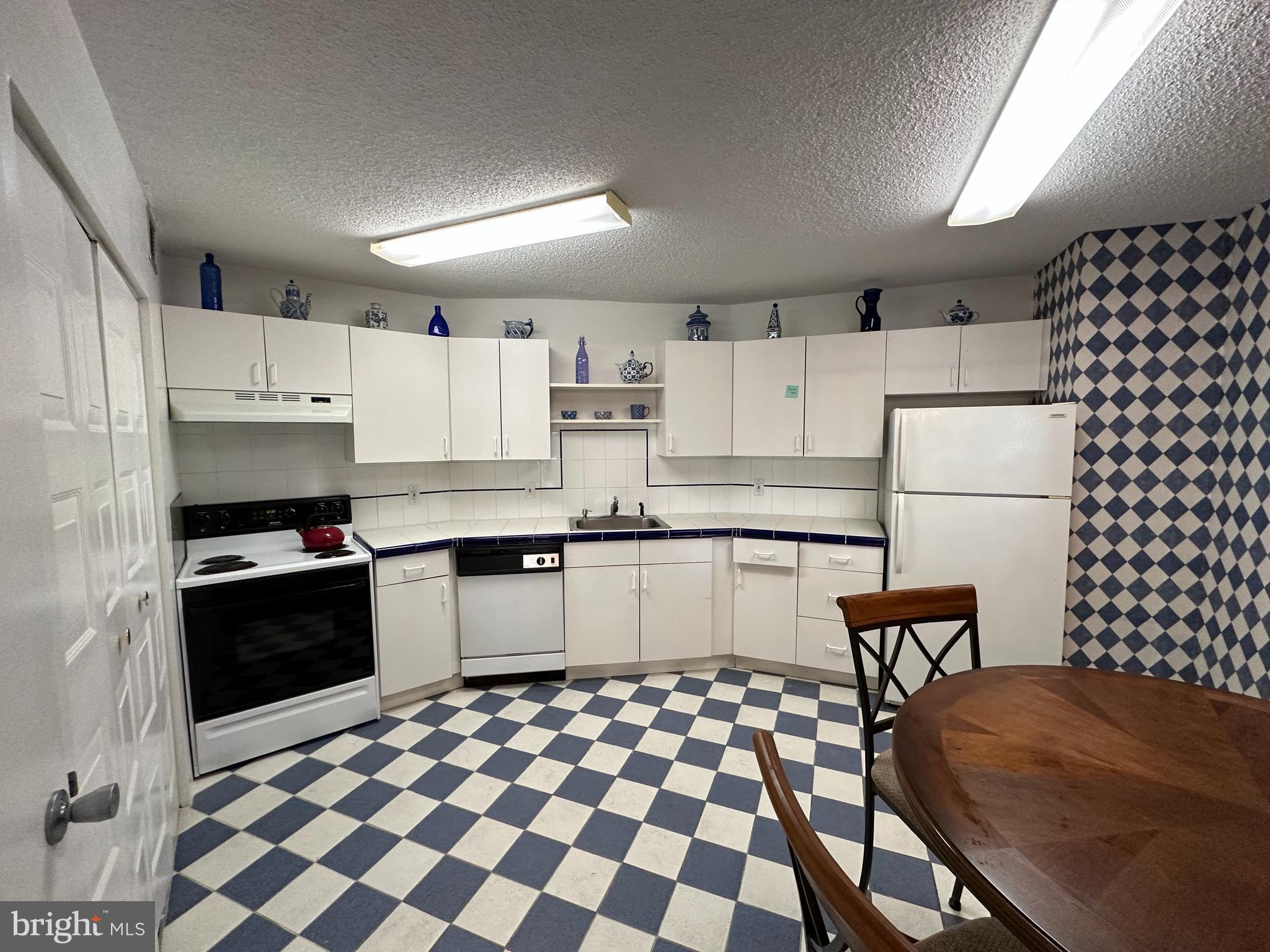 THE RIDGELY - Residential