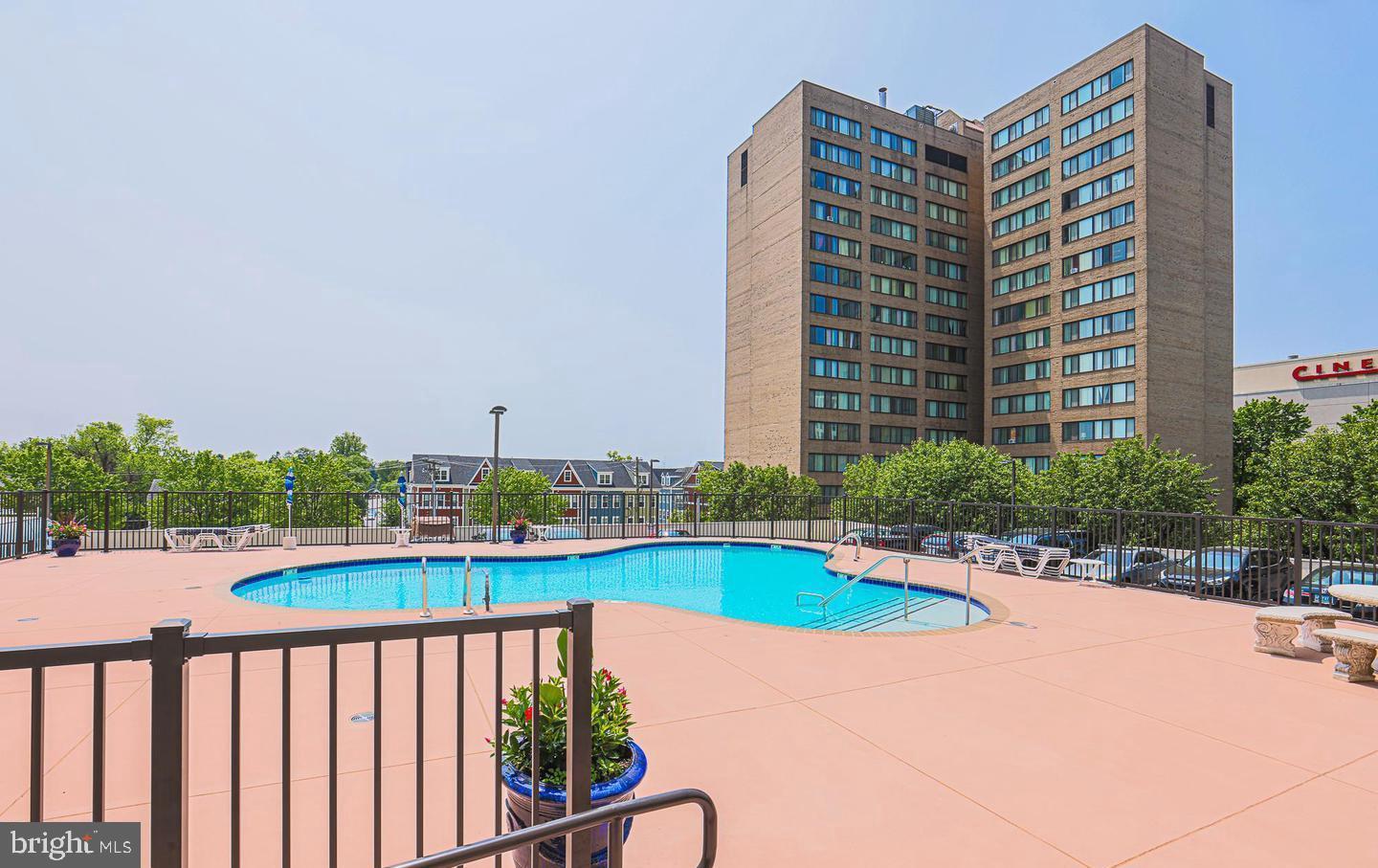 THE RIDGELY - Residential