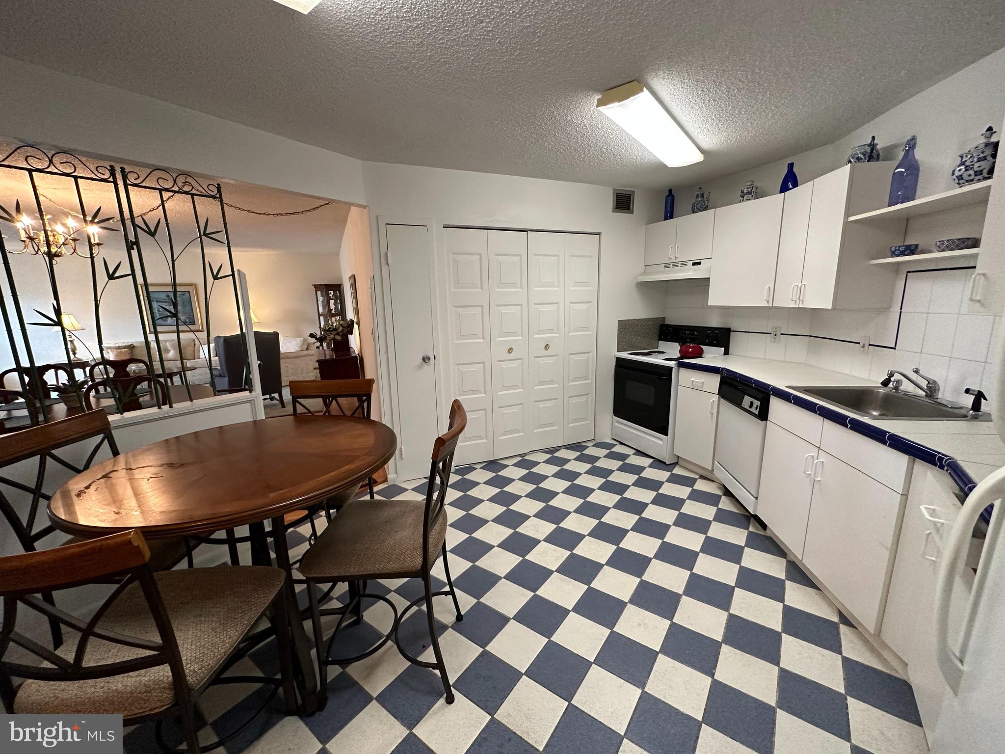 THE RIDGELY - Residential