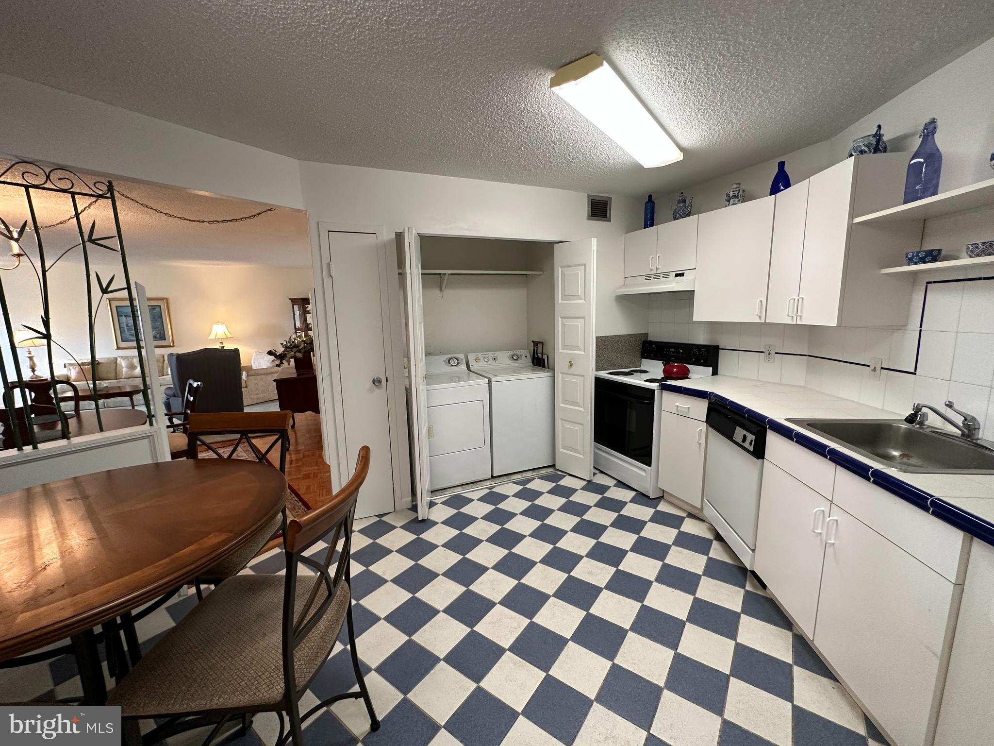 THE RIDGELY - Residential