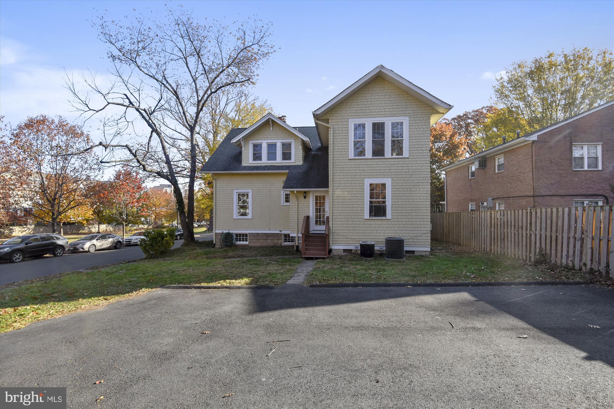 1048 N DANIEL STREET