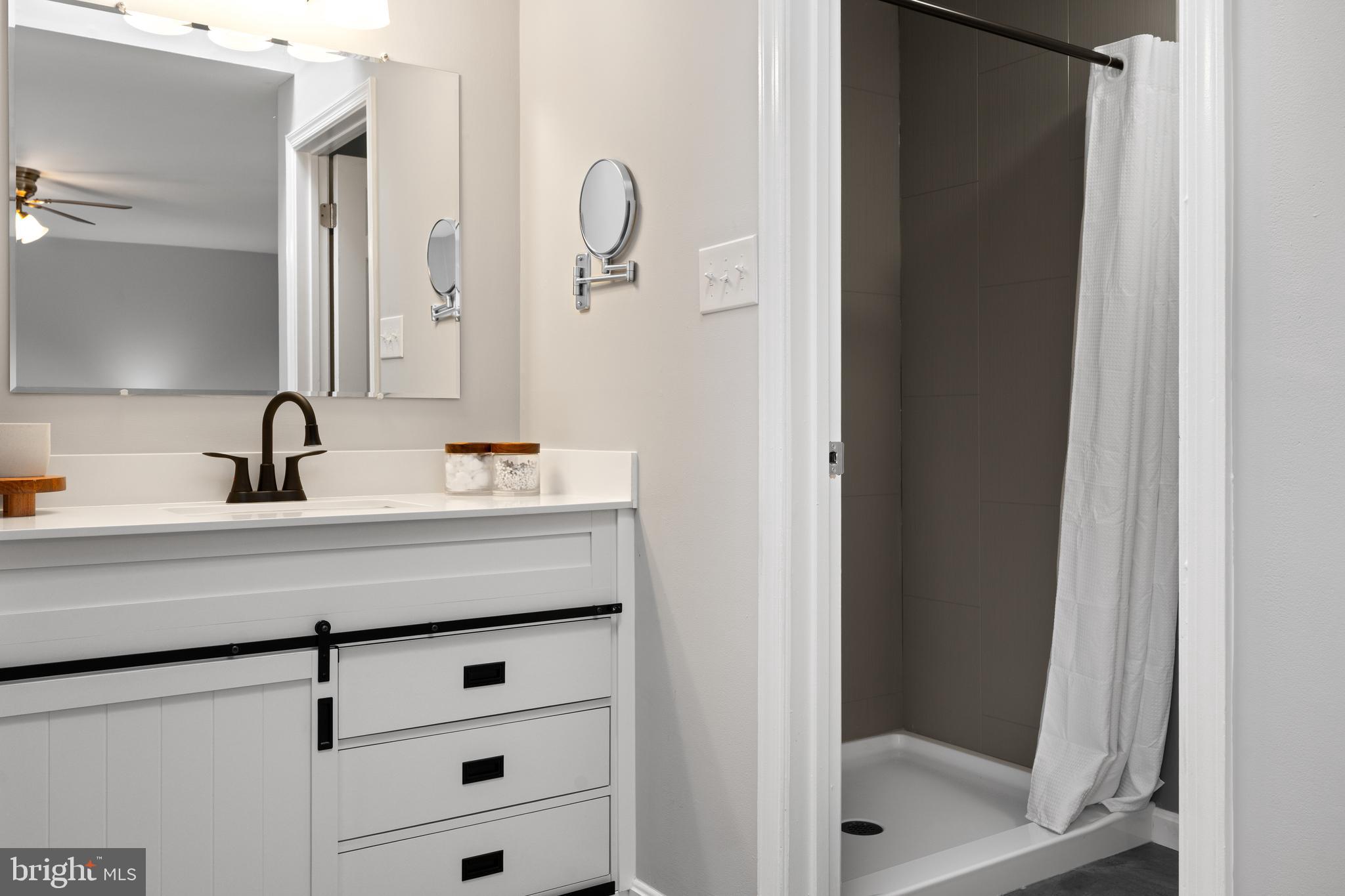 WATERSIDE - Residential