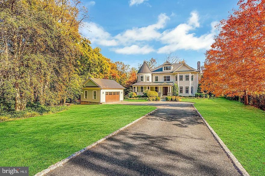 Welcome to 833 Herbert Springs Road. This stunning riverfront home features 7 bedrooms 6 full and 2 half
baths spread across 8,000 SF of living space. Designed for gracious living and entertaining, the main floor
includes spacious formal living and dining room, a gourmet kitchen, and expansive family room with patio
and views of the Potomac River. Upstairs, the primary suite features a large sitting room, double walk-in
closets & spa-like bath. 4 more bedrooms, all with ensuite baths complete the upper level. The lower level
contains an expansive great room, two guest bedrooms, and a huge storage room. Situated on 1.31
acres of landscaped grounds overlooking the Potomac. Property can be rented furnished for $15,900.