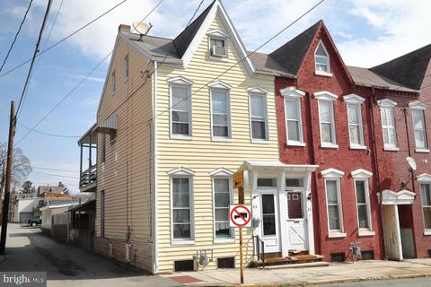 Photo of 25 N 8TH ST, COLUMBIA, PA 17512 (MLS # PALA2035078)