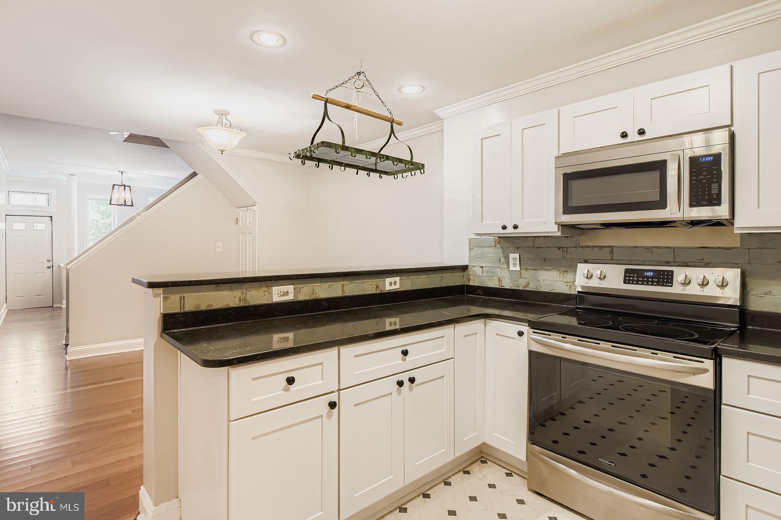 2535 N HOWARD STREET