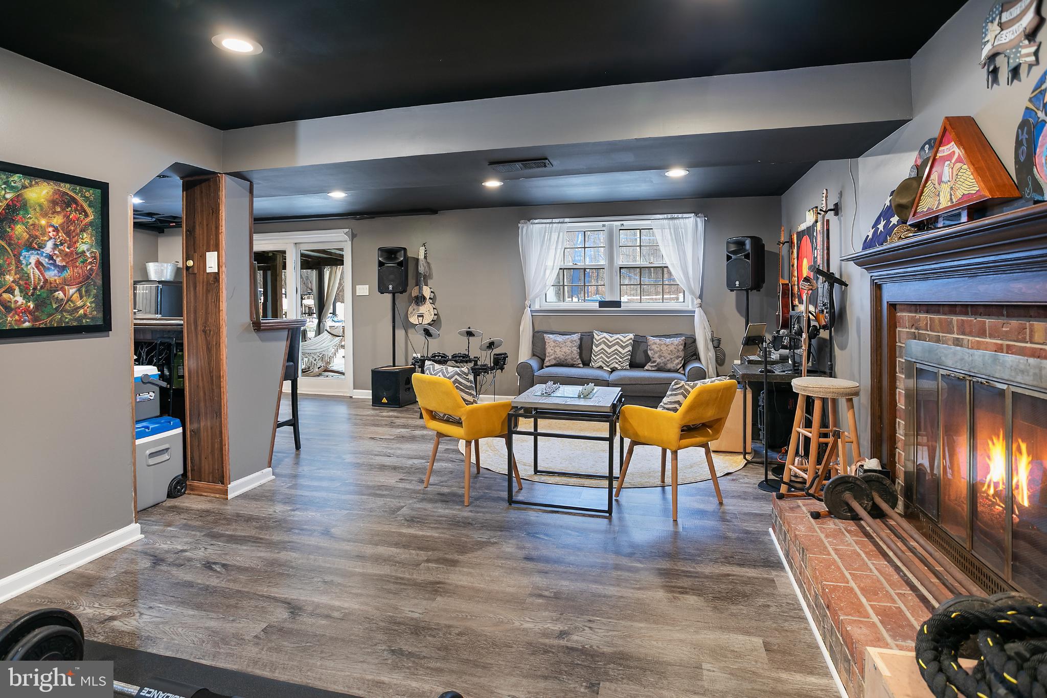 HAYFIELD FARM - Residential