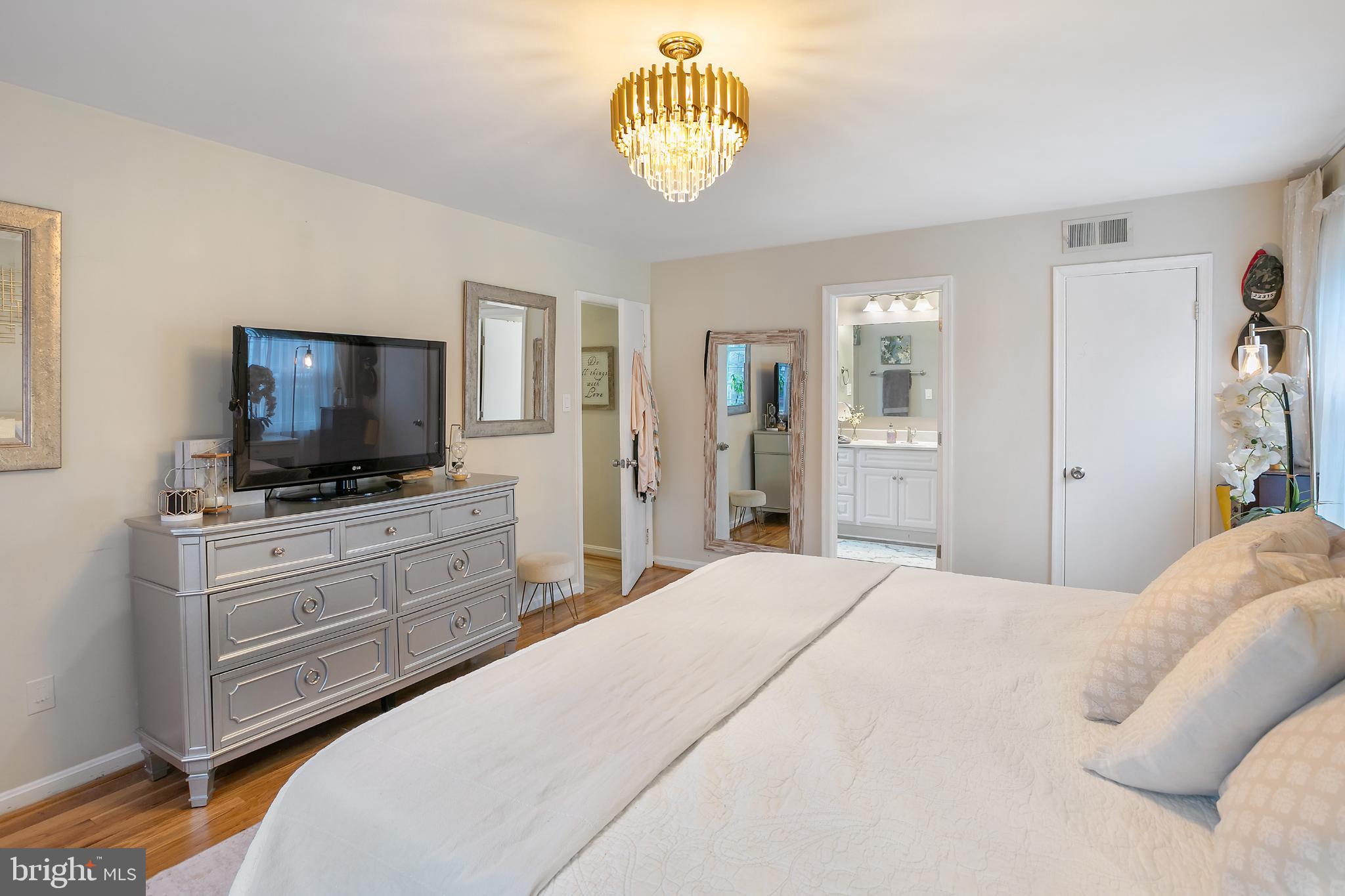 HAYFIELD FARM - Residential