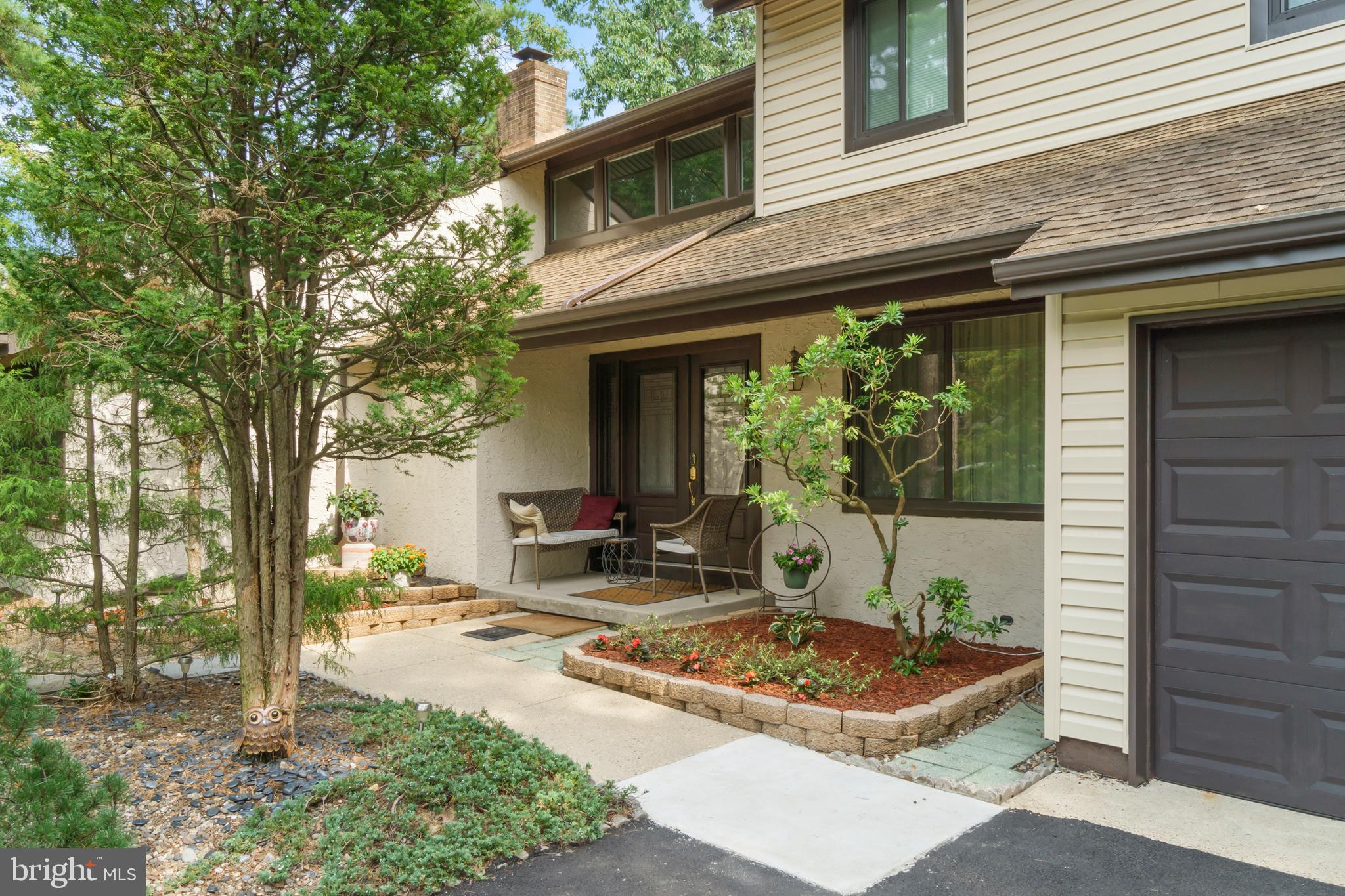 6 HARTLEY LANE