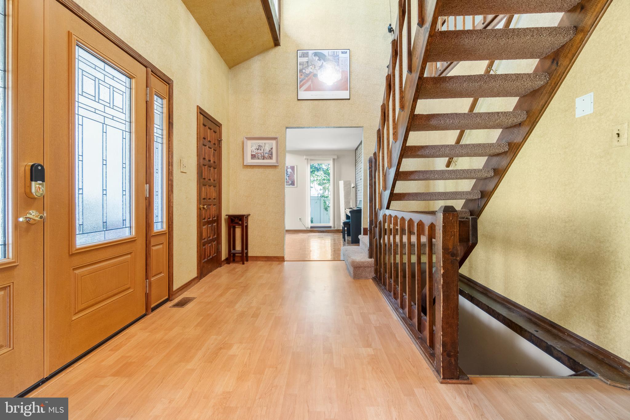 6 HARTLEY LANE