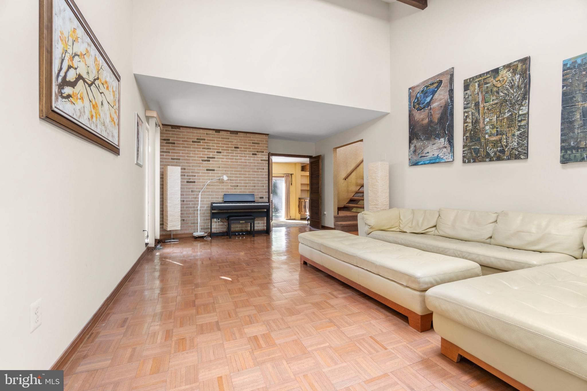 6 HARTLEY LANE