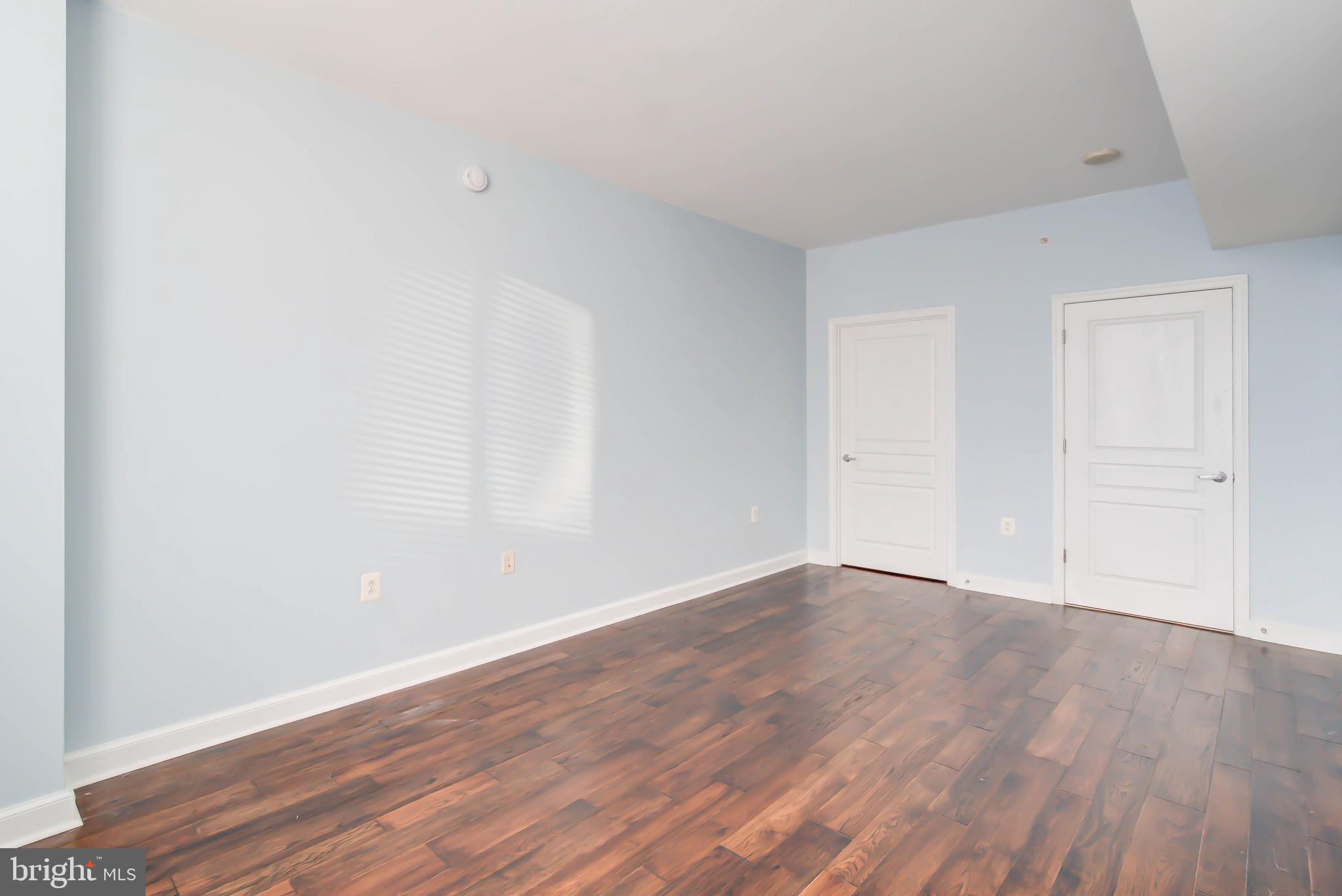 MIDTOWN ALEXANDRIA STATION CONDOMINIUM - Residential Lease