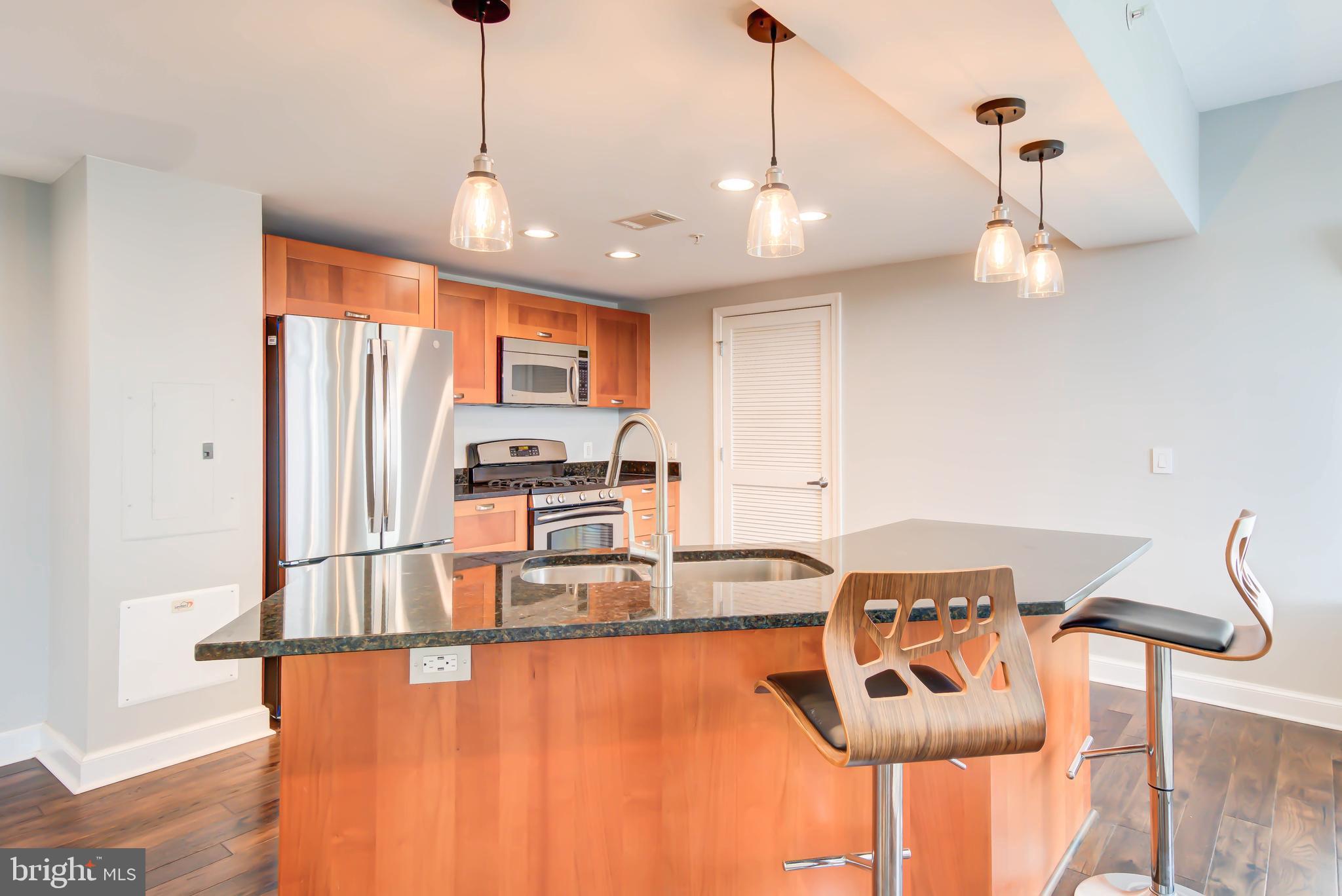 MIDTOWN ALEXANDRIA STATION CONDOMINIUM - Residential Lease