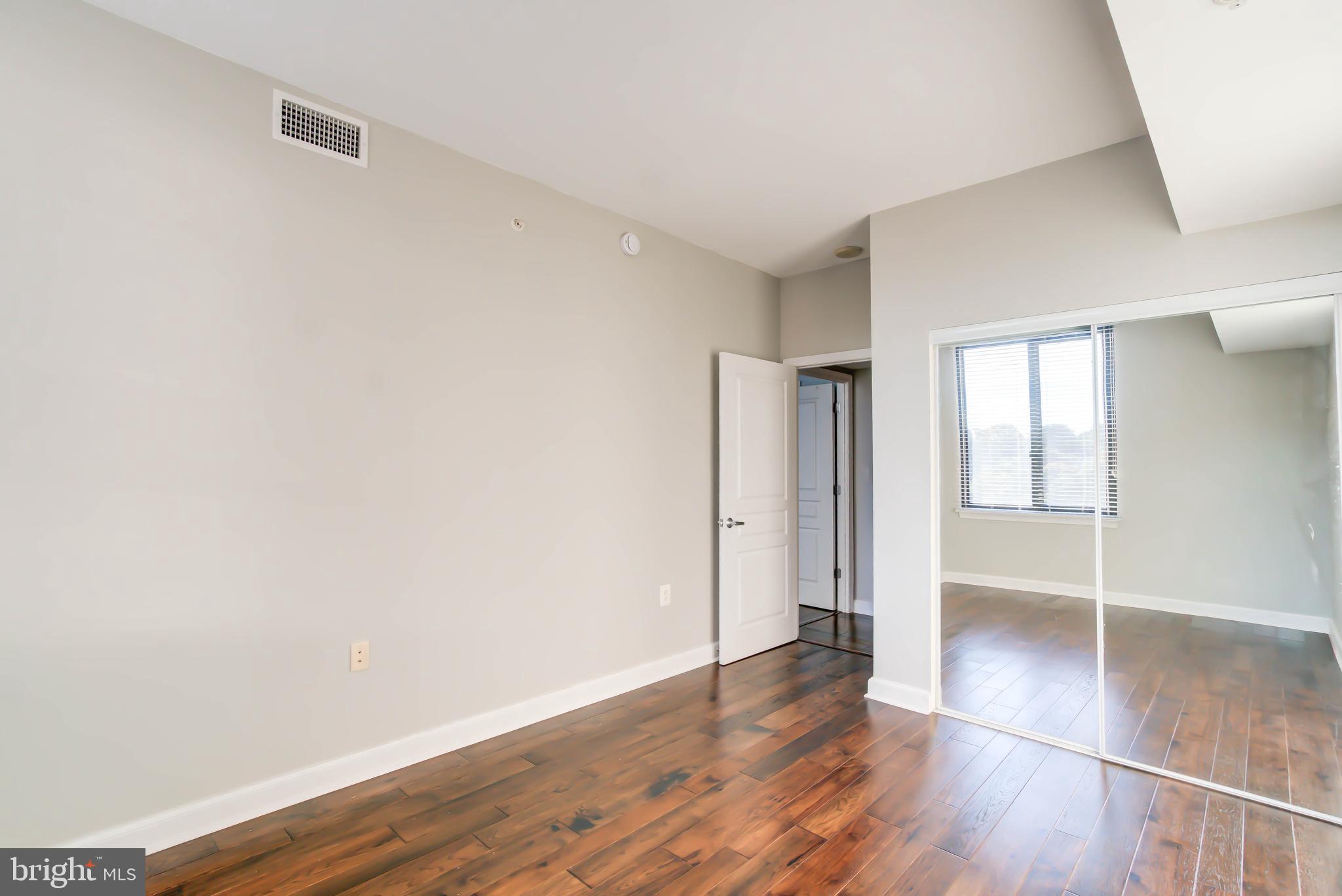 MIDTOWN ALEXANDRIA STATION CONDOMINIUM - Residential Lease