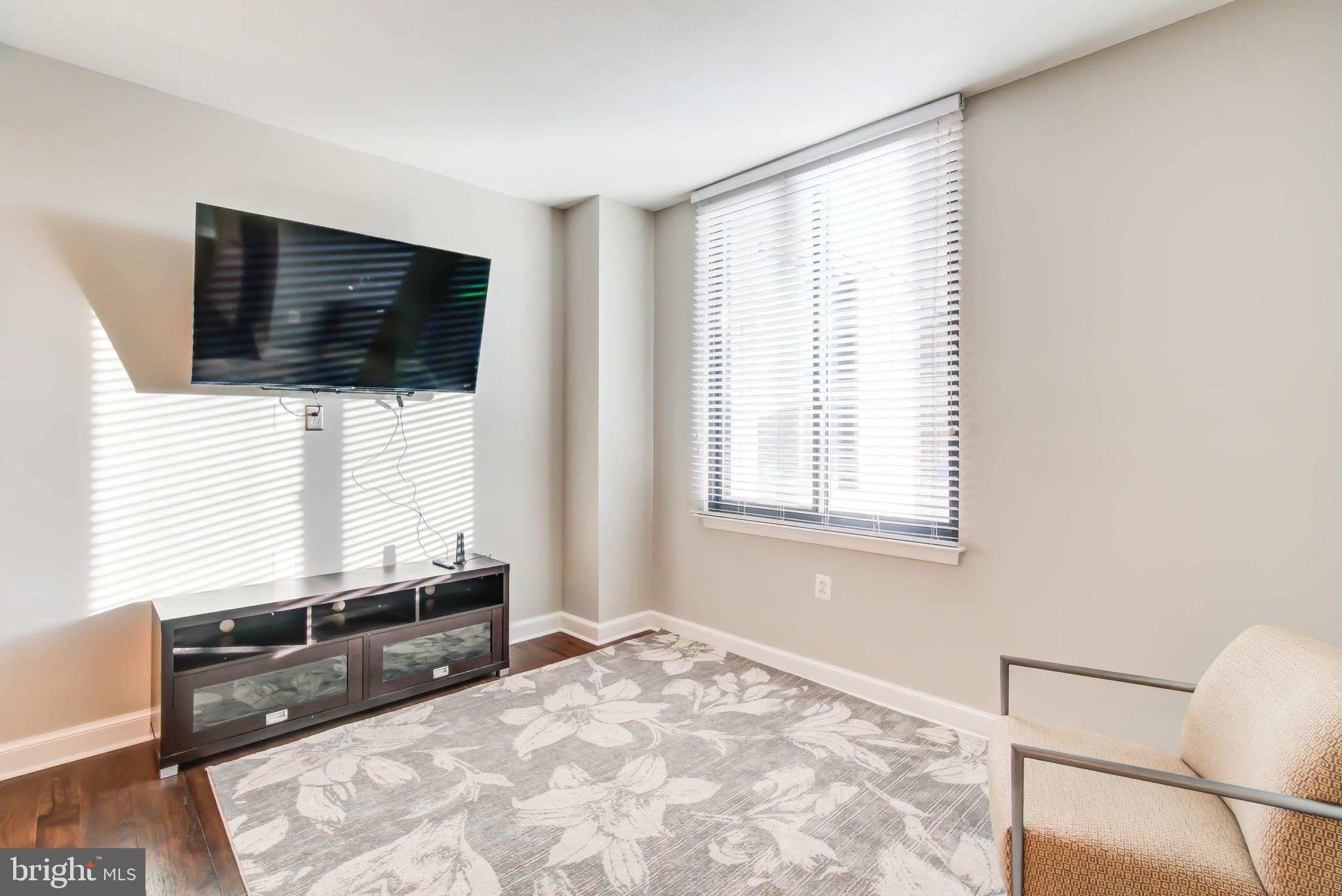 MIDTOWN ALEXANDRIA STATION CONDOMINIUM - Residential Lease