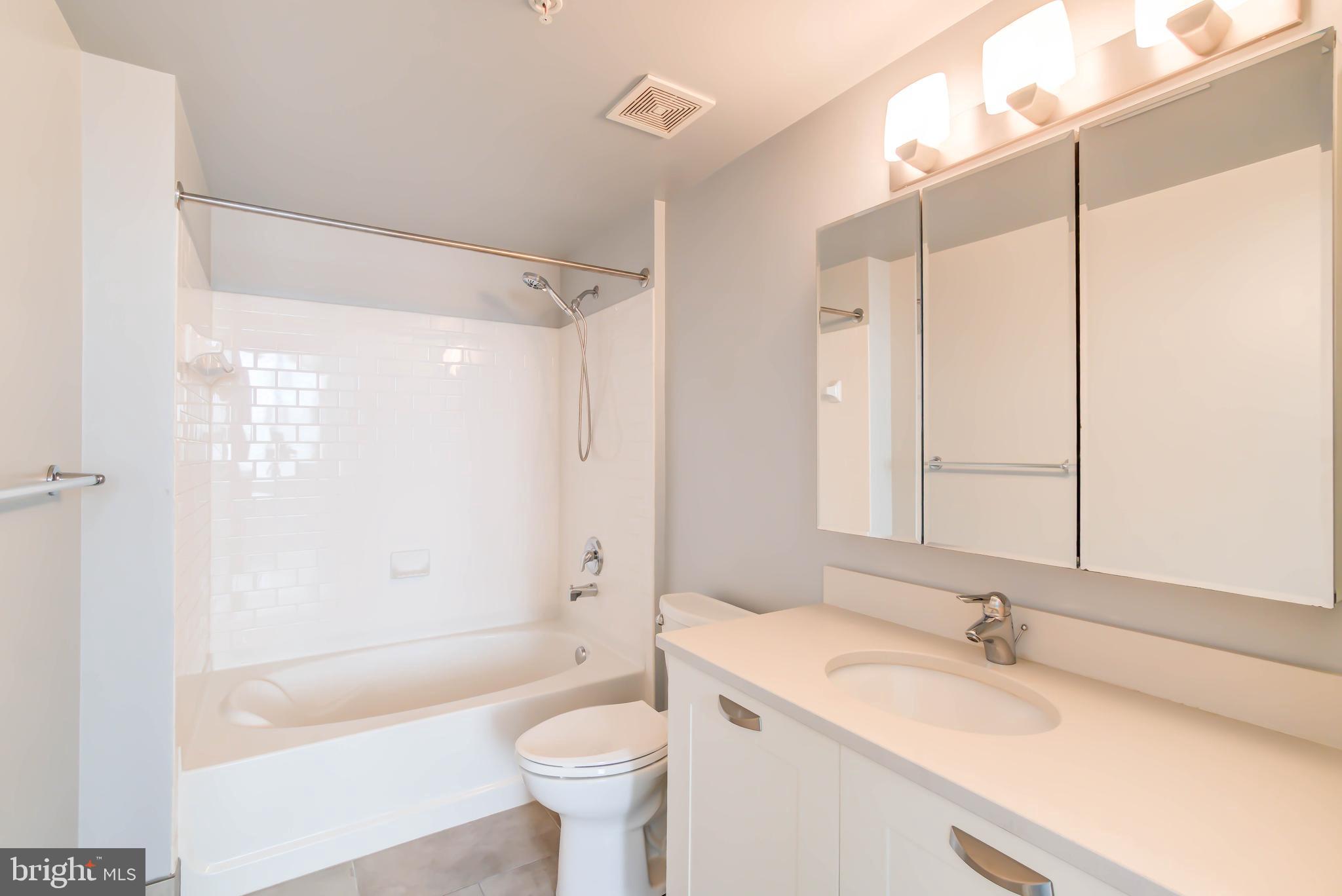 MIDTOWN ALEXANDRIA STATION CONDOMINIUM - Residential Lease