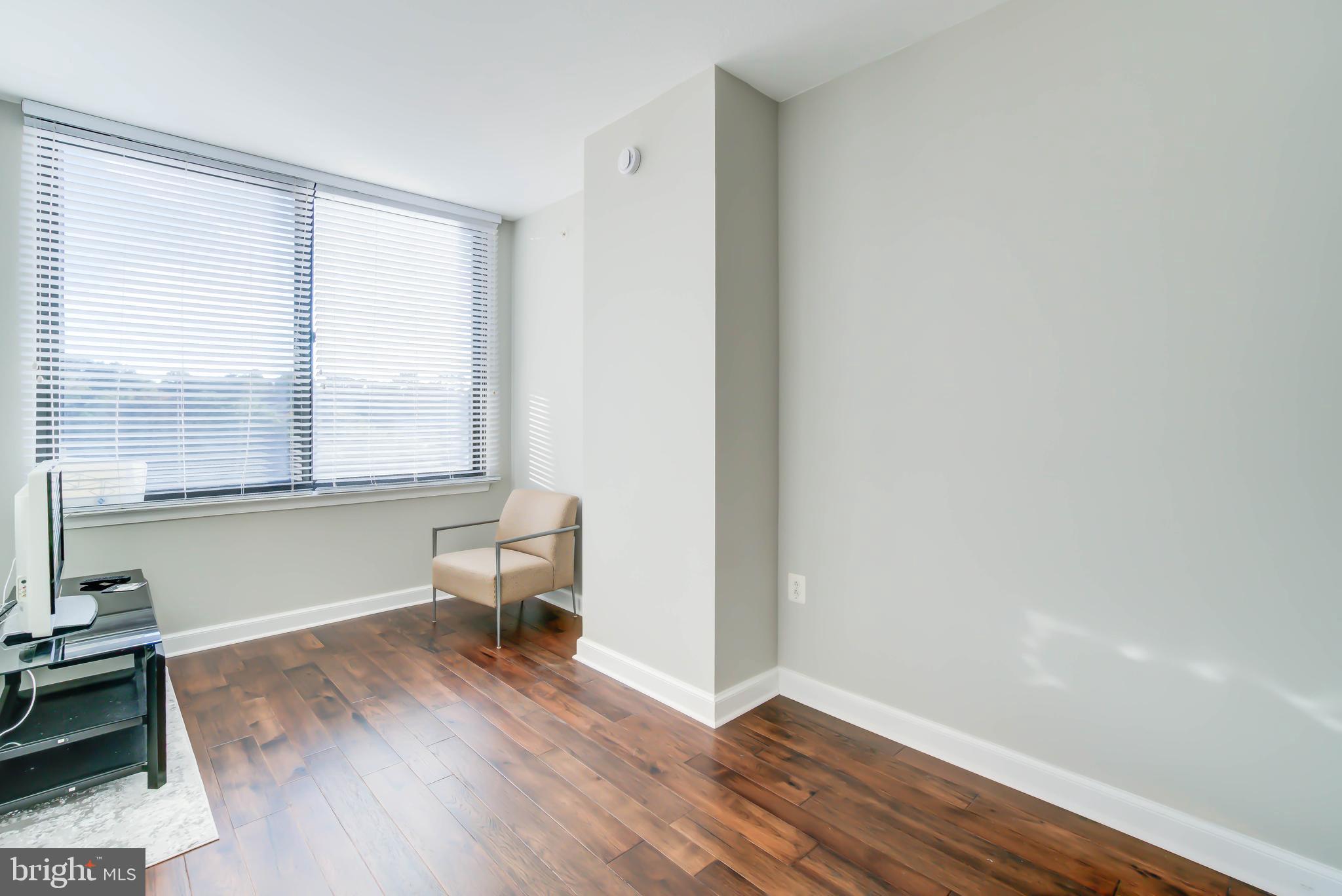 MIDTOWN ALEXANDRIA STATION CONDOMINIUM - Residential Lease