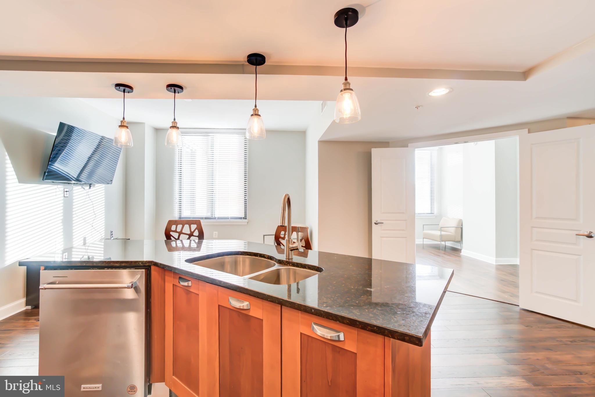 MIDTOWN ALEXANDRIA STATION CONDOMINIUM - Residential Lease