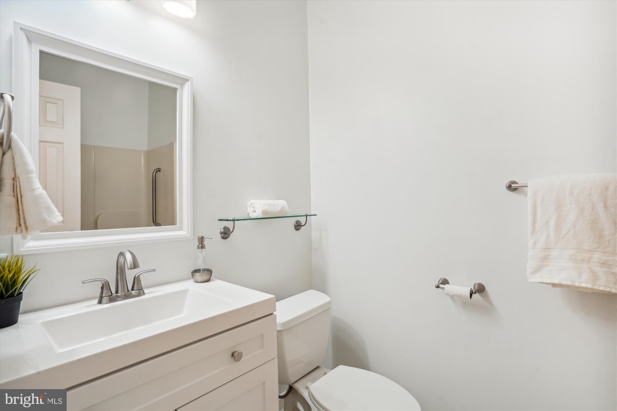 VIENNA WOODS - Residential Lease