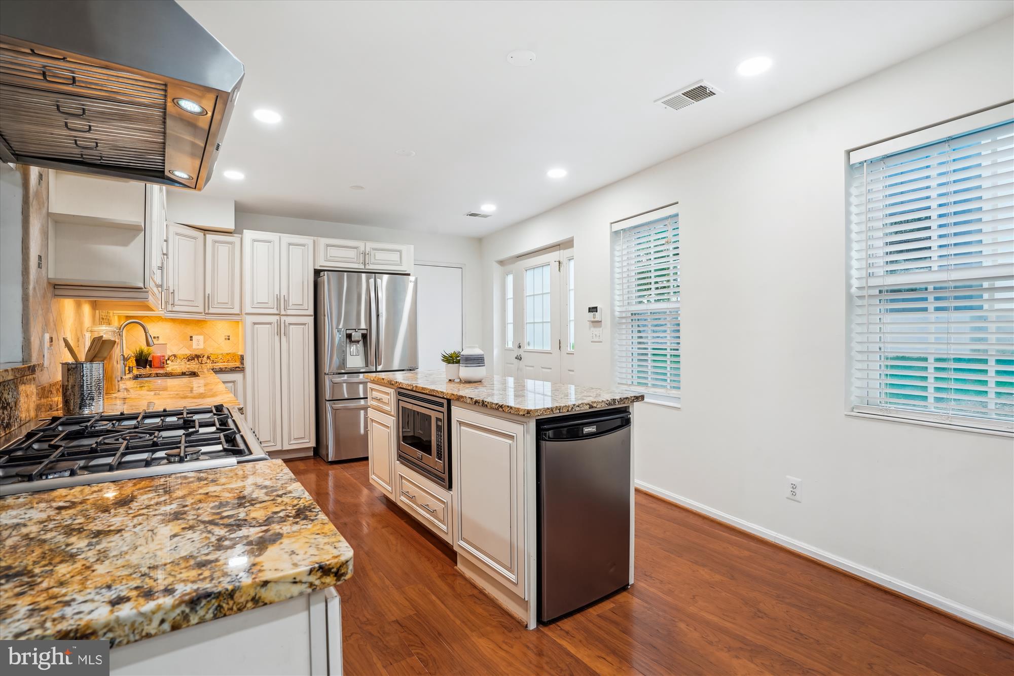 VIENNA WOODS - Residential Lease