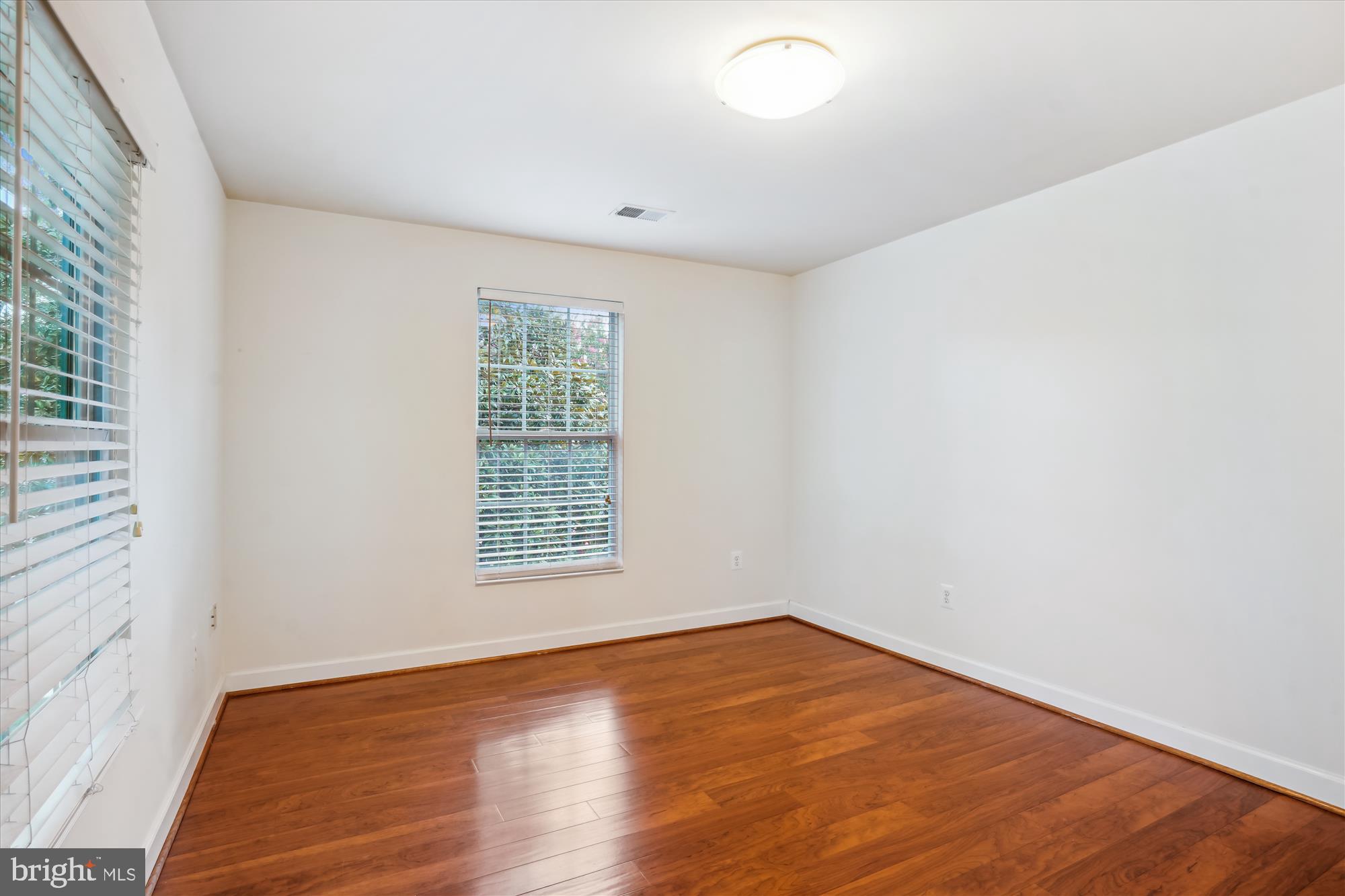 VIENNA WOODS - Residential Lease