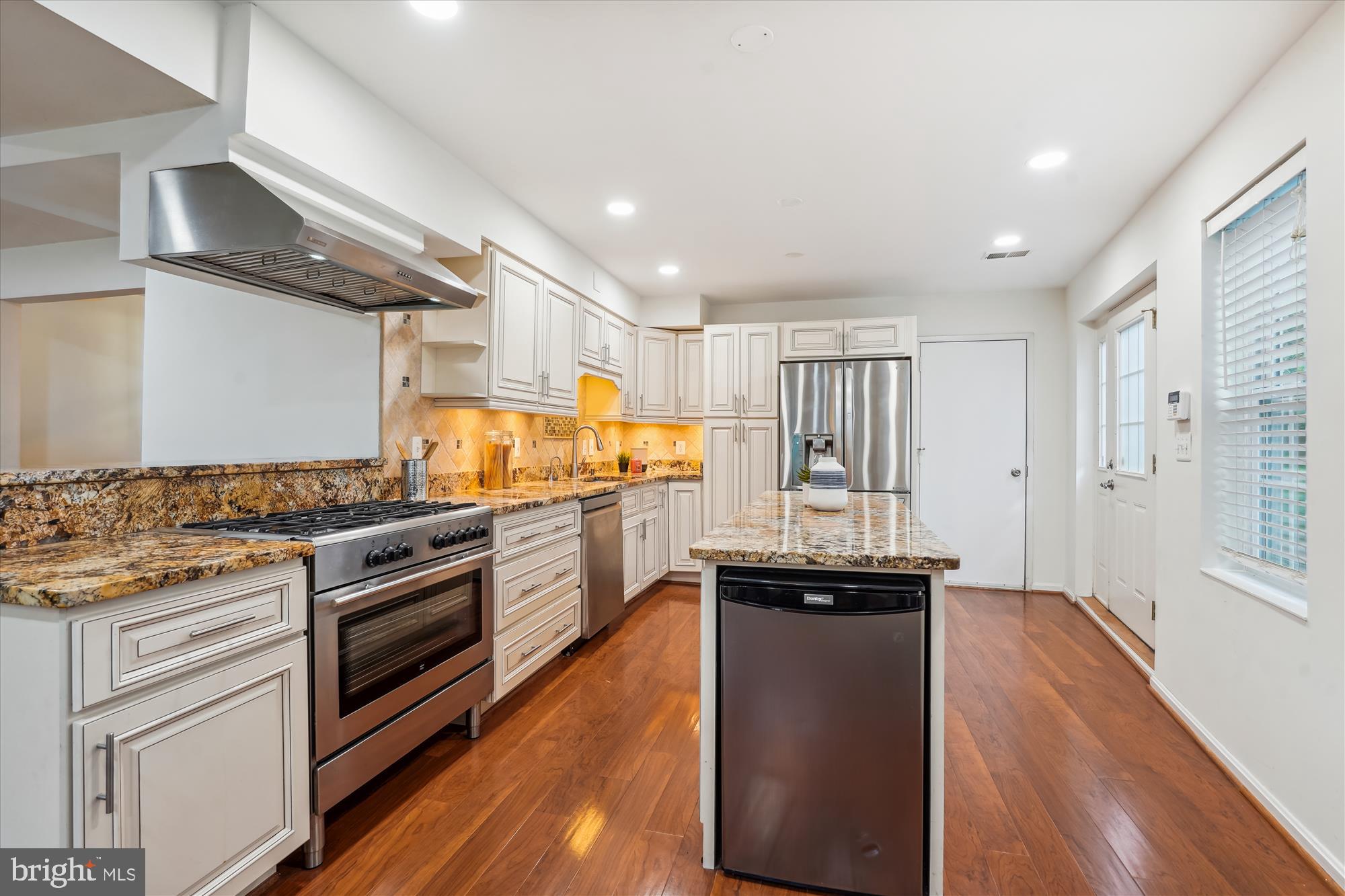 VIENNA WOODS - Residential Lease