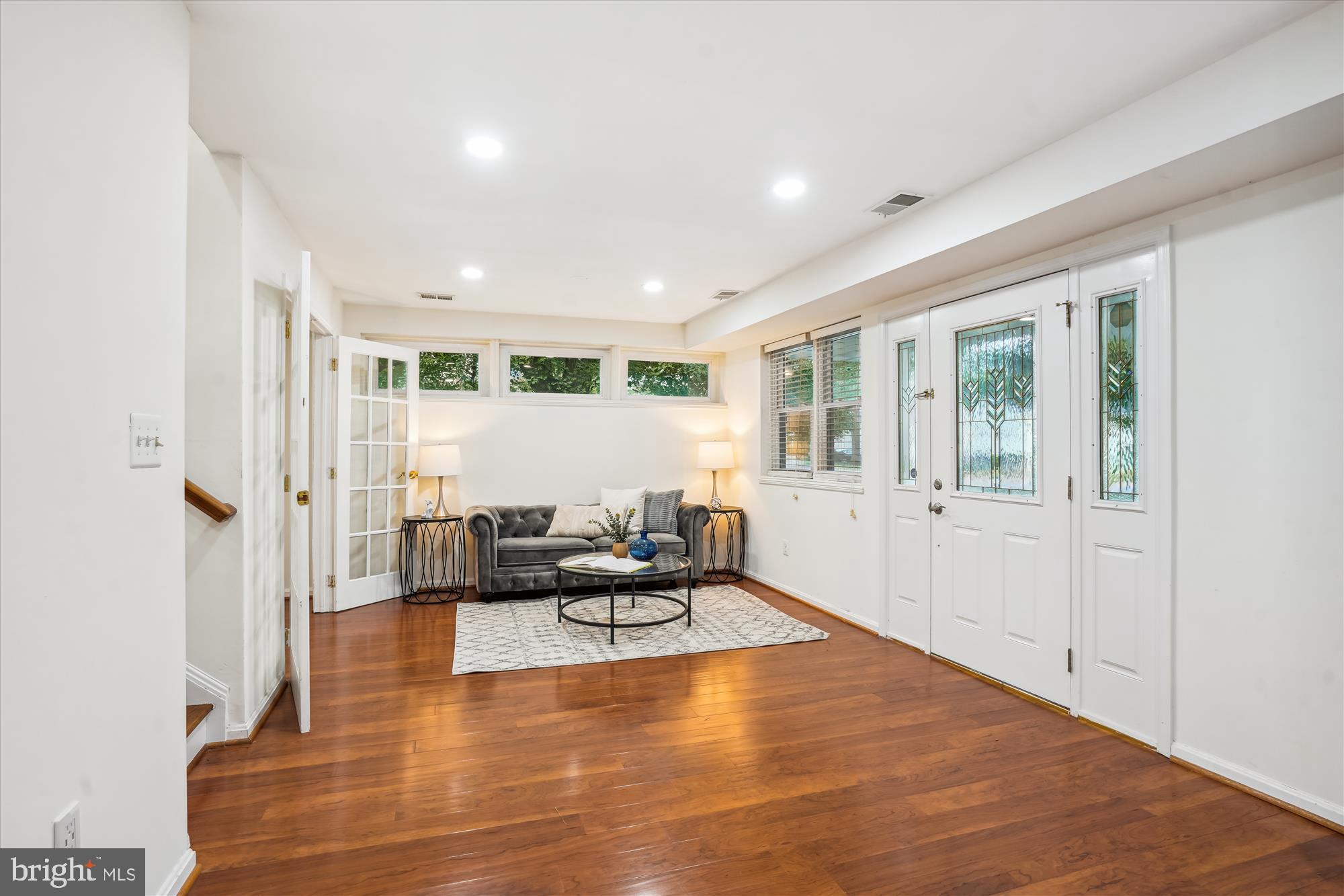 VIENNA WOODS - Residential Lease