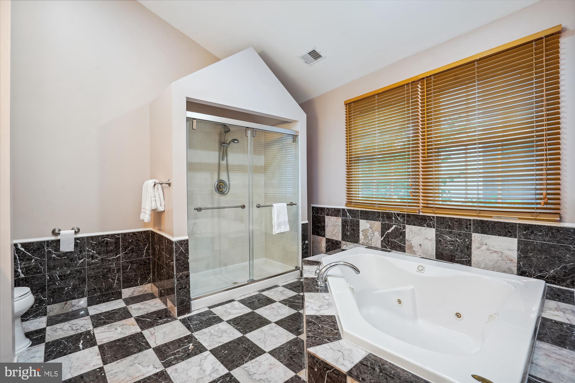 VIENNA WOODS - Residential Lease