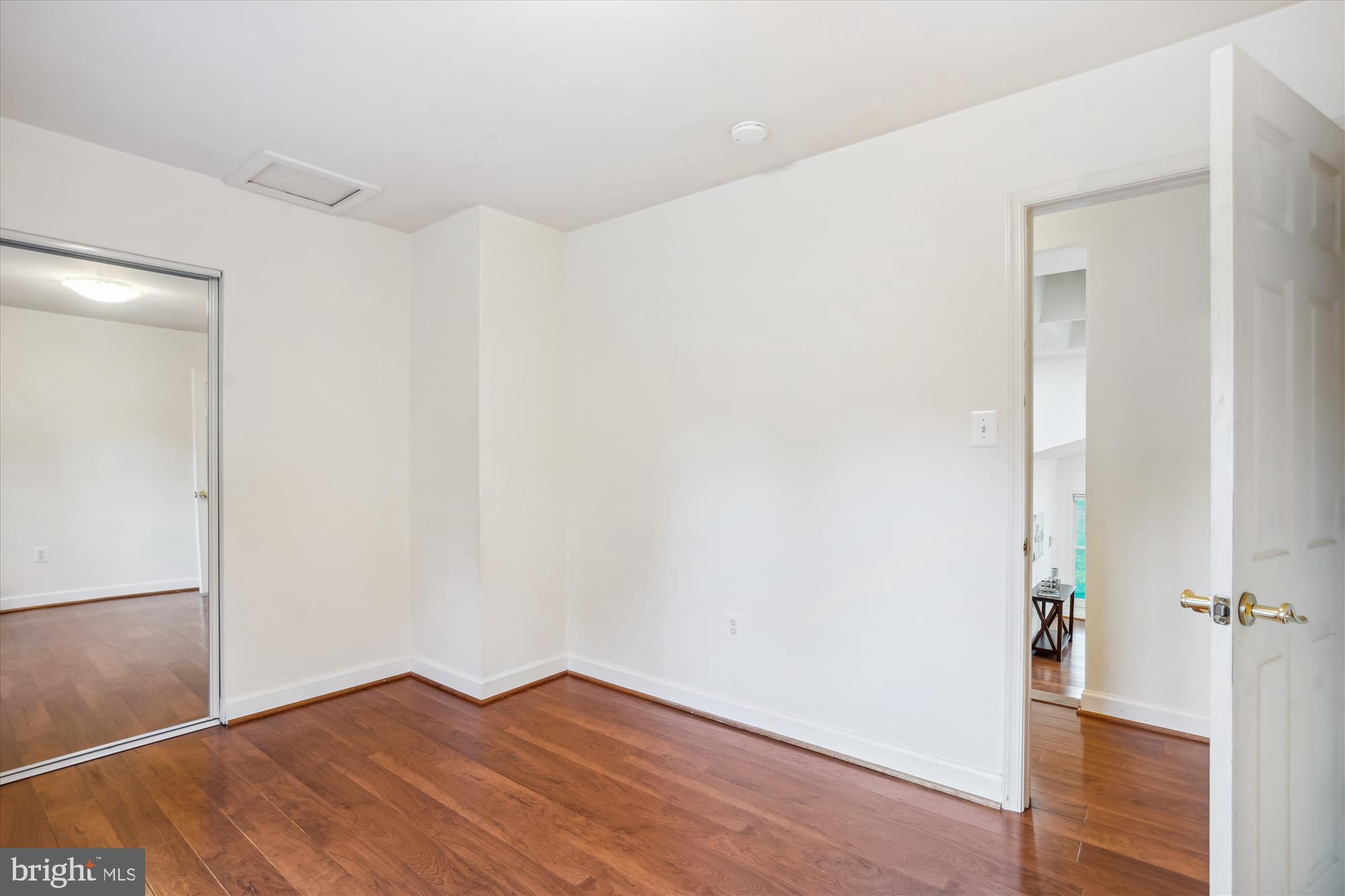 VIENNA WOODS - Residential Lease