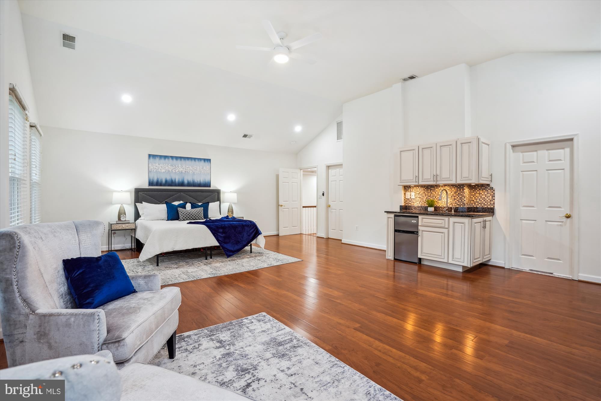 VIENNA WOODS - Residential Lease