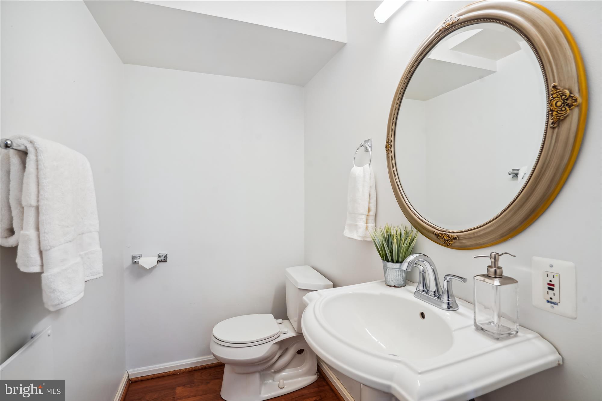 VIENNA WOODS - Residential Lease