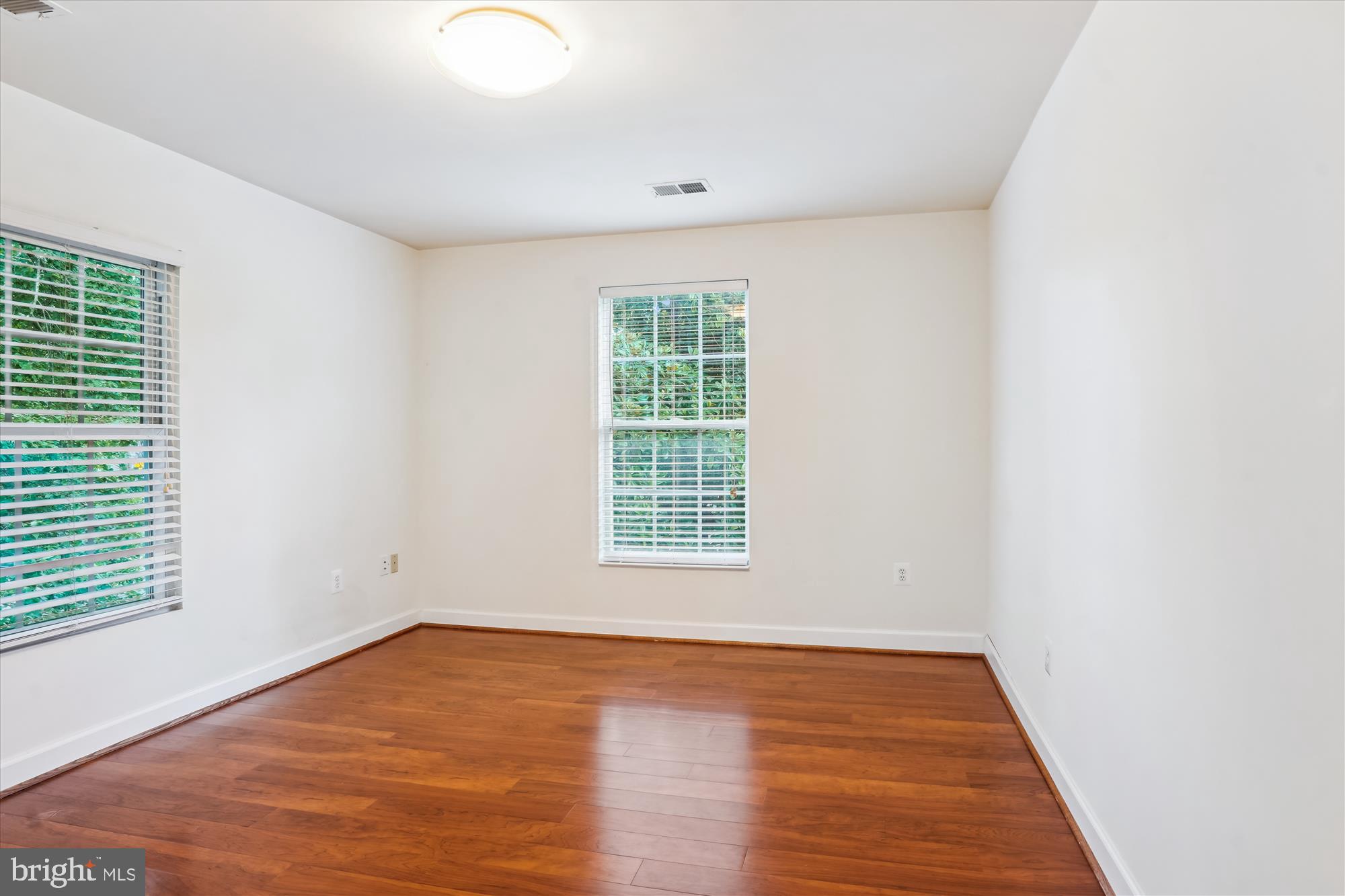 VIENNA WOODS - Residential Lease