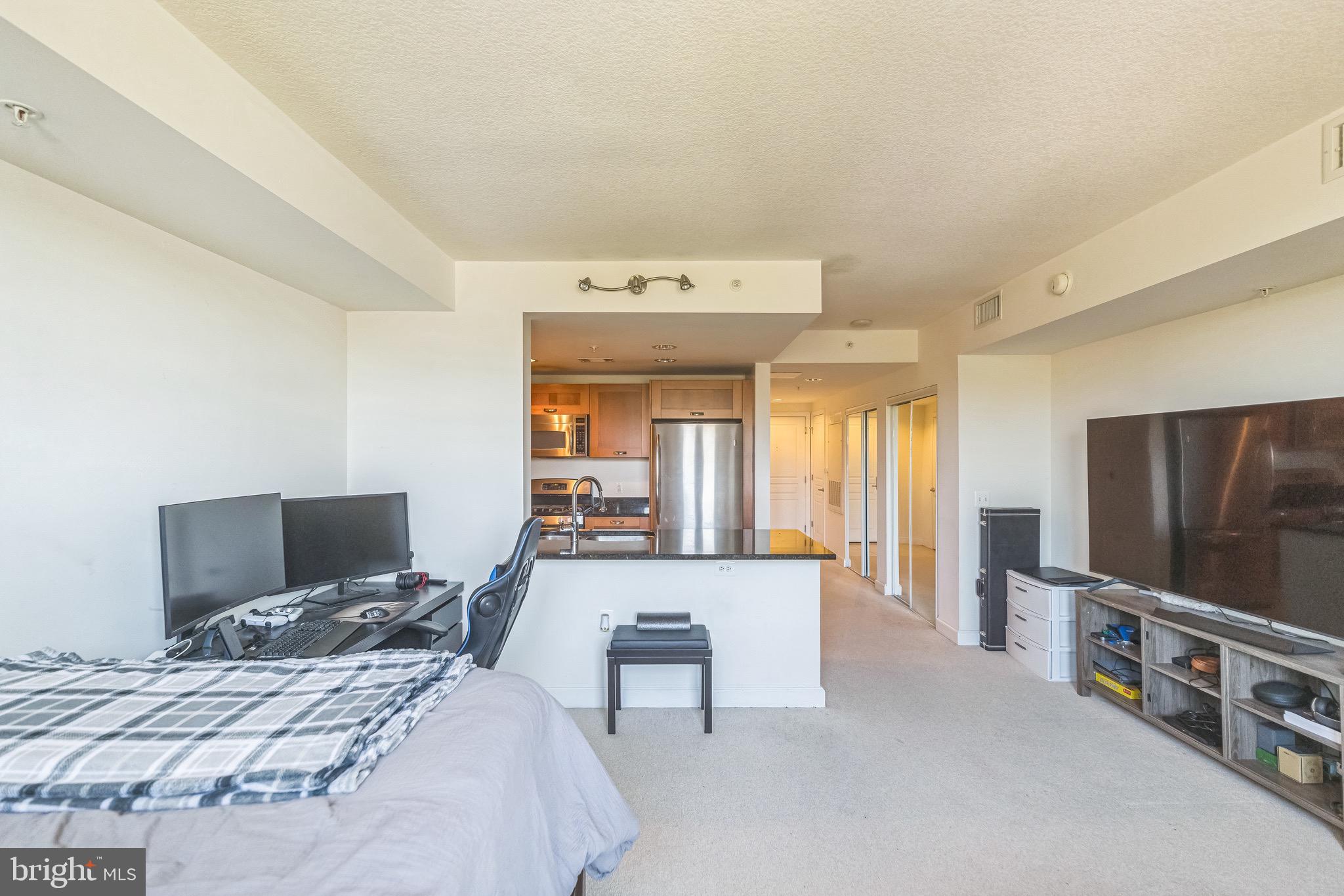 MIDTOWN ALEXANDRIA STATION CONDOMINIUM - Residential Lease