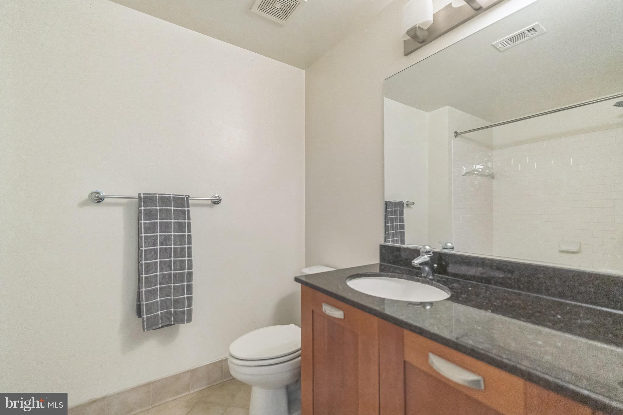 MIDTOWN ALEXANDRIA STATION CONDOMINIUM - Residential Lease