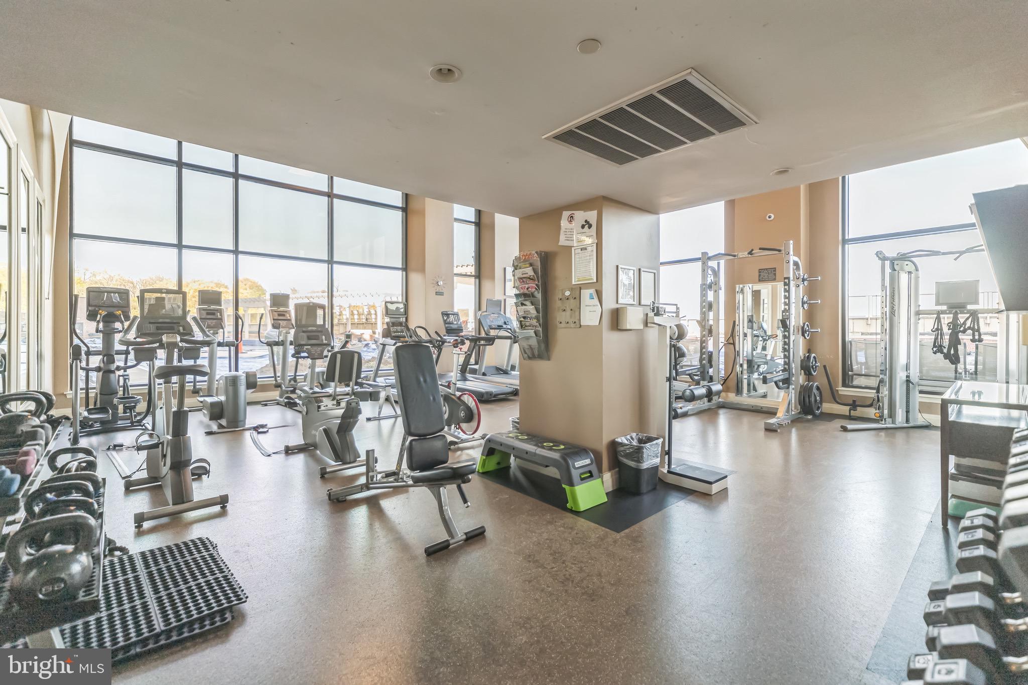 MIDTOWN ALEXANDRIA STATION CONDOMINIUM - Residential Lease