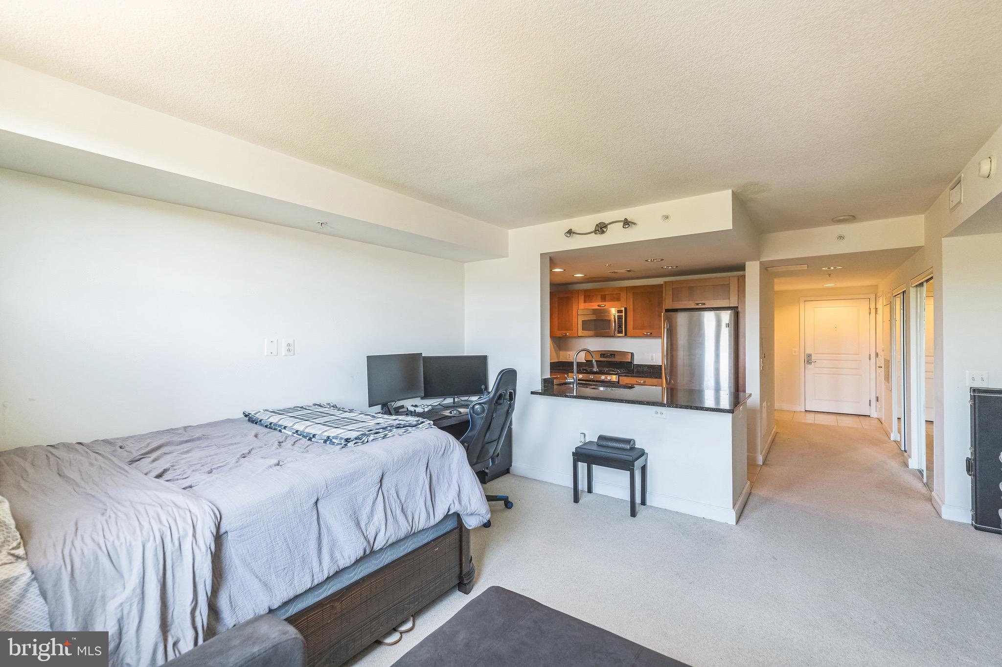 MIDTOWN ALEXANDRIA STATION CONDOMINIUM - Residential Lease