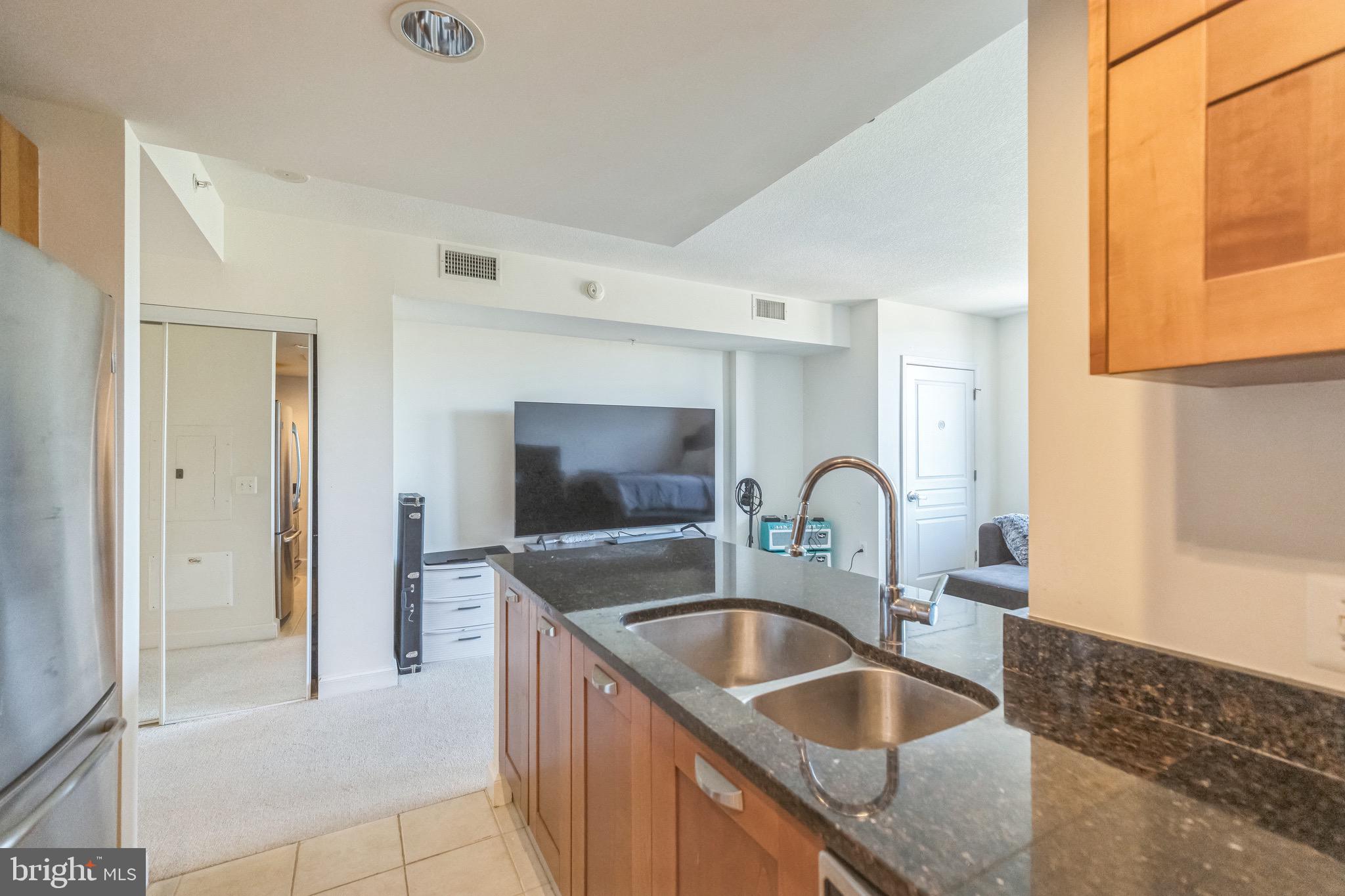 MIDTOWN ALEXANDRIA STATION CONDOMINIUM - Residential Lease