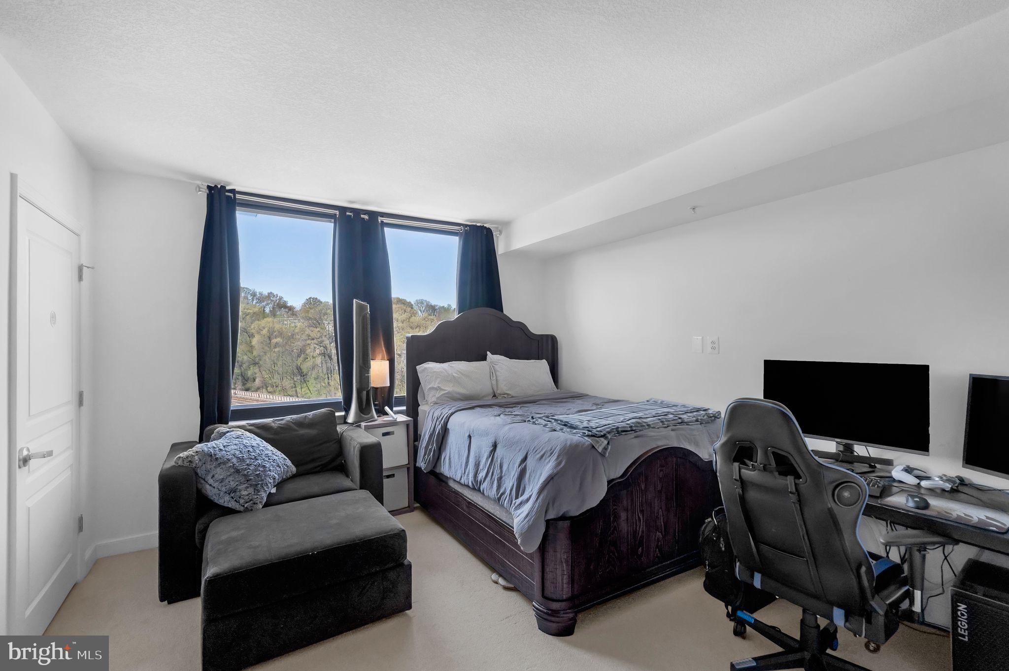 MIDTOWN ALEXANDRIA STATION CONDOMINIUM - Residential Lease