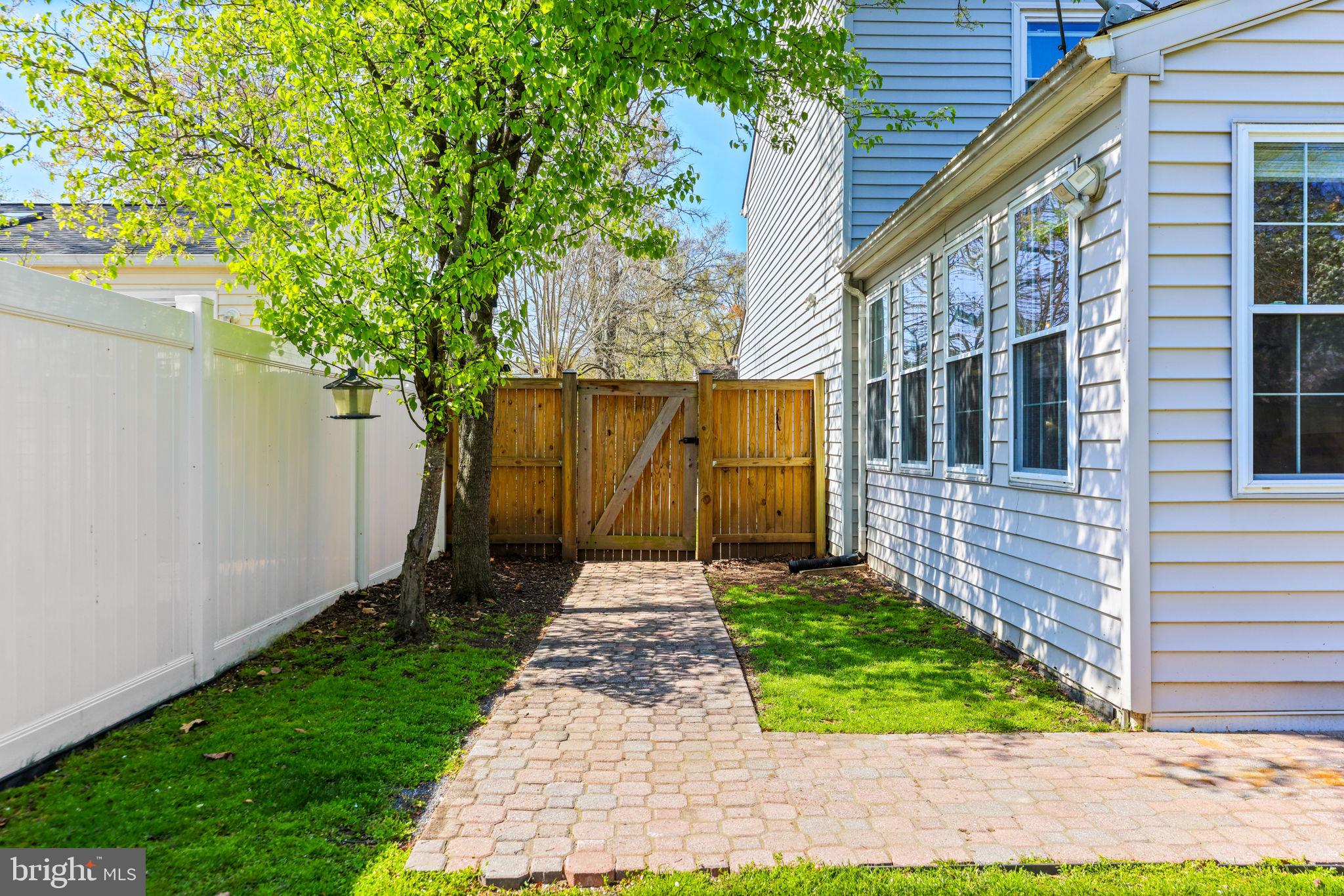 FOX CHASE - Residential