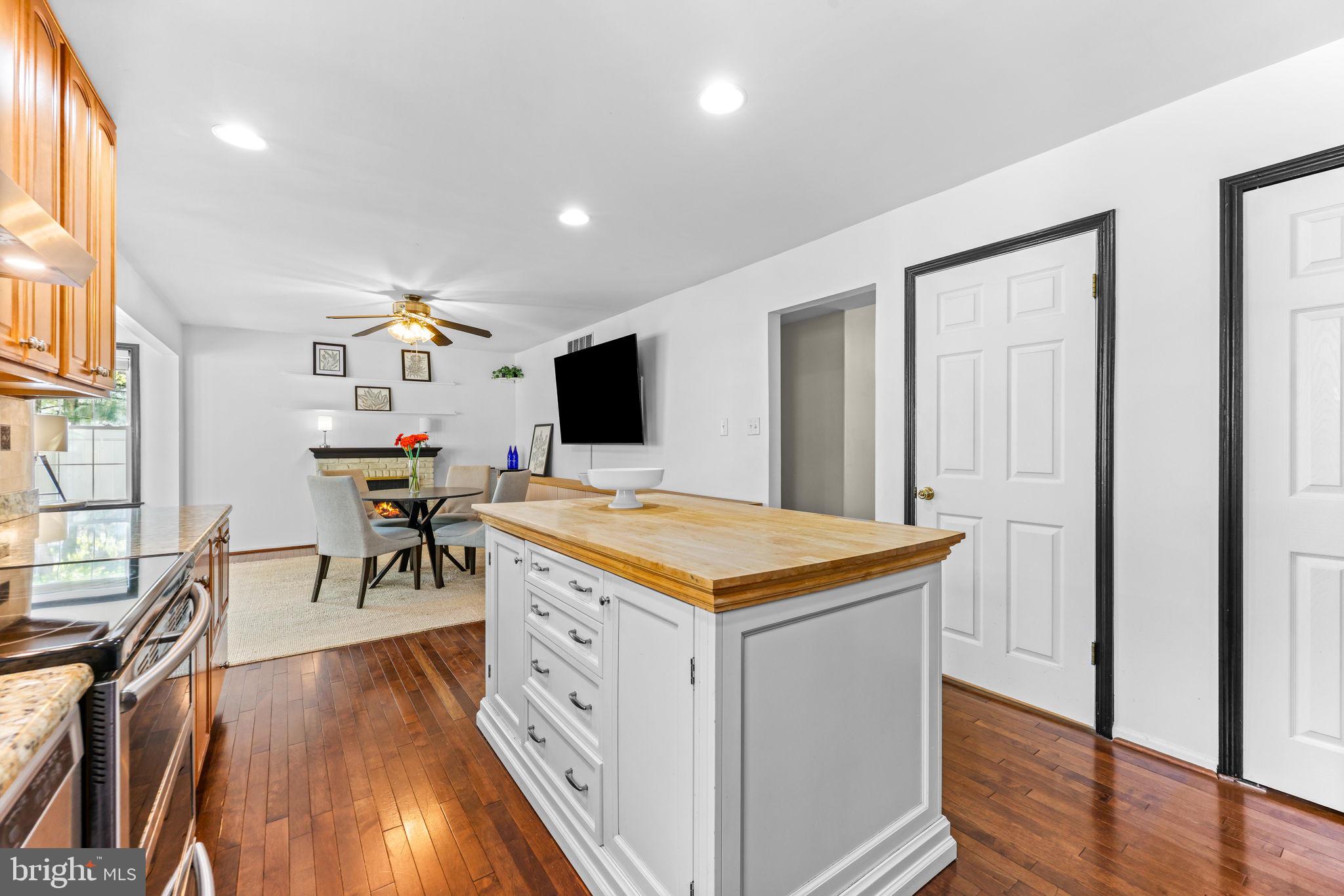 FOX CHASE - Residential