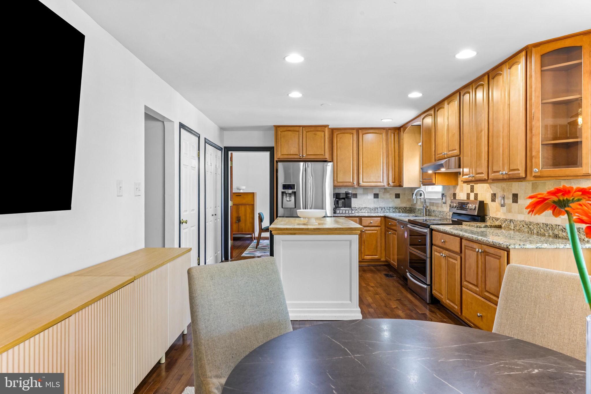 FOX CHASE - Residential