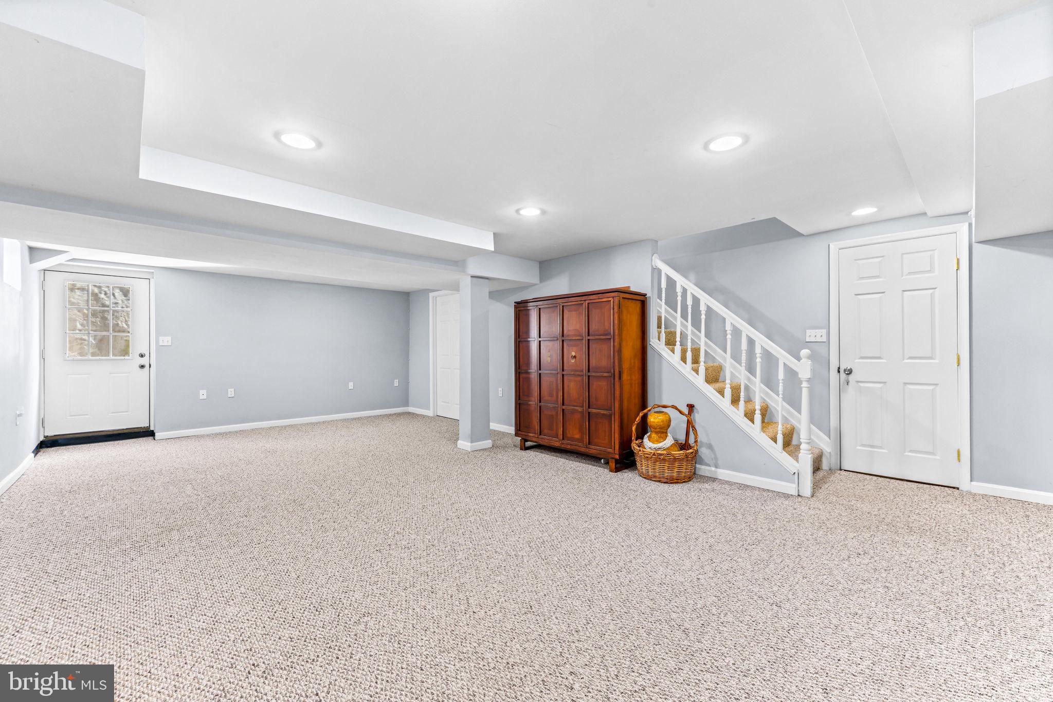 FOX CHASE - Residential