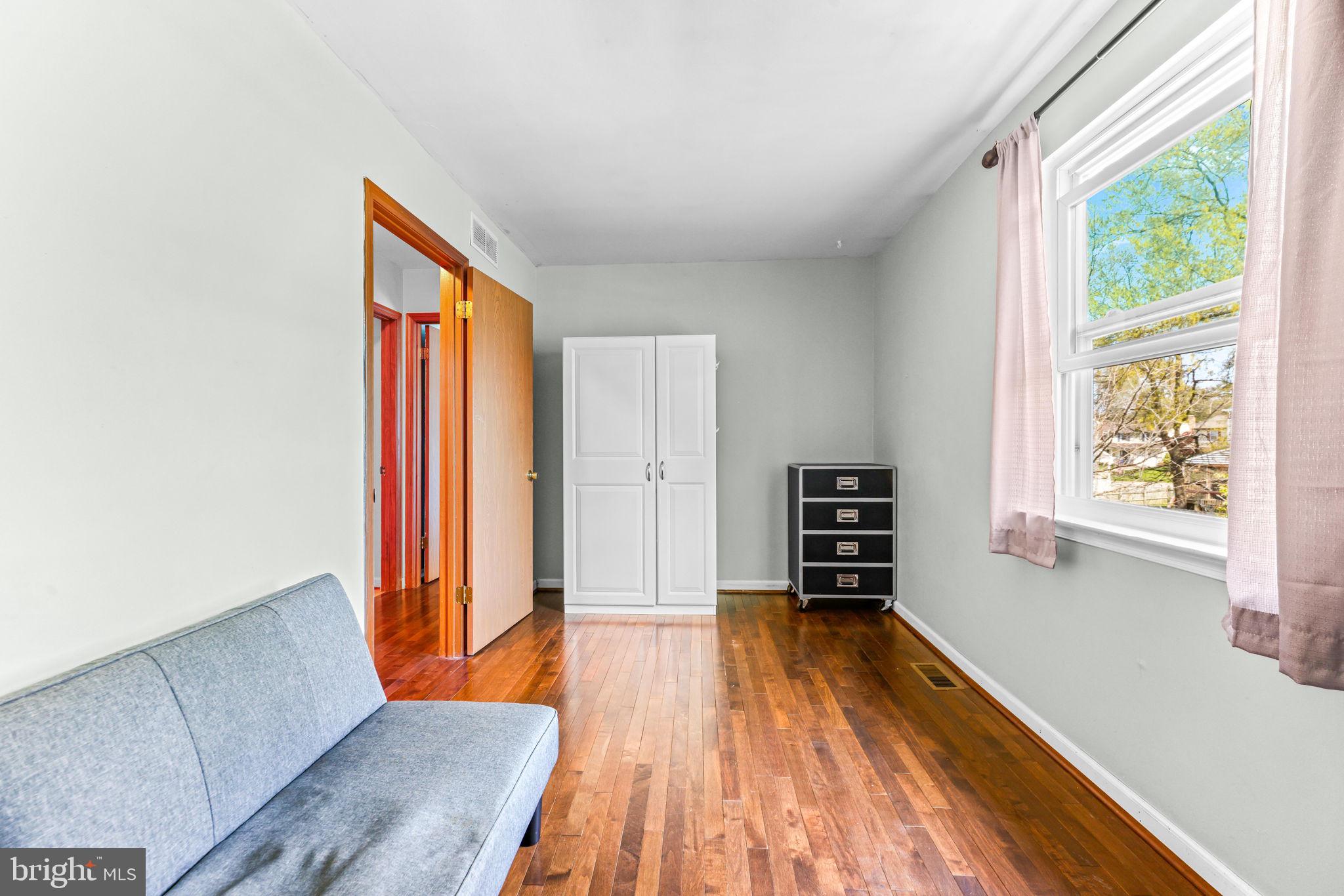 FOX CHASE - Residential