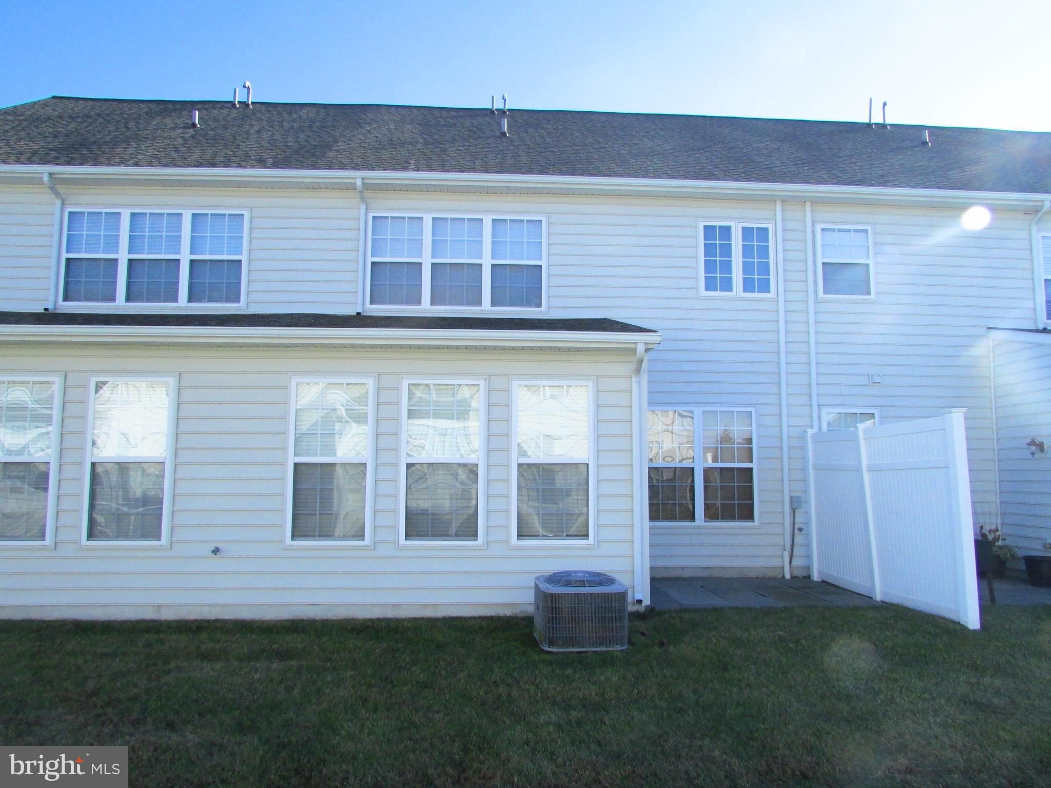 206 W BOURNE WAY 1-3